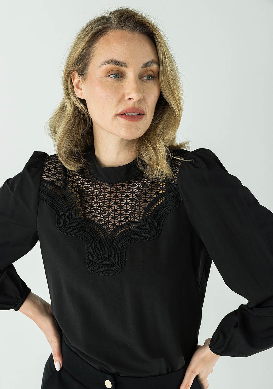 LABEL DOT BLOUSE