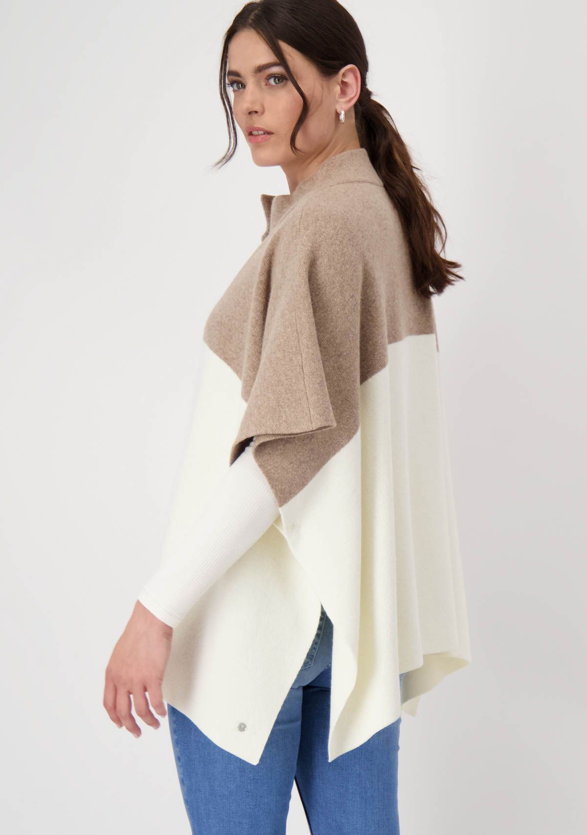 MONARI PONCHO