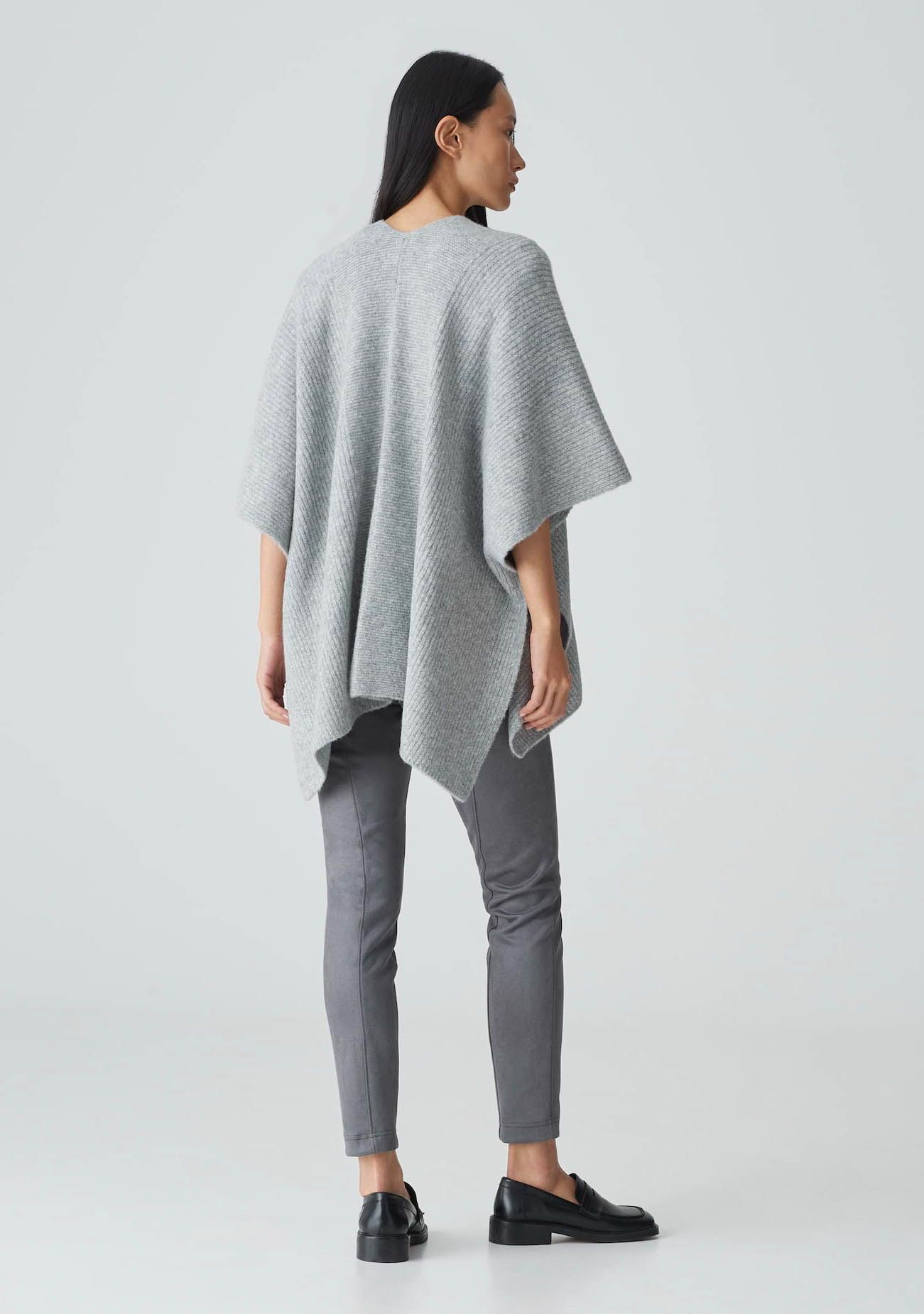 OPUS PONCHO