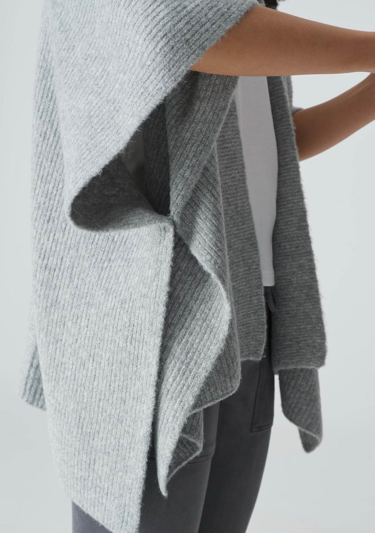 OPUS PONCHO