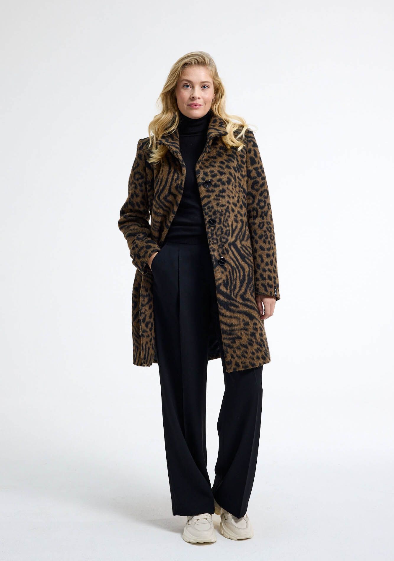 MILO COATS MANTEL
