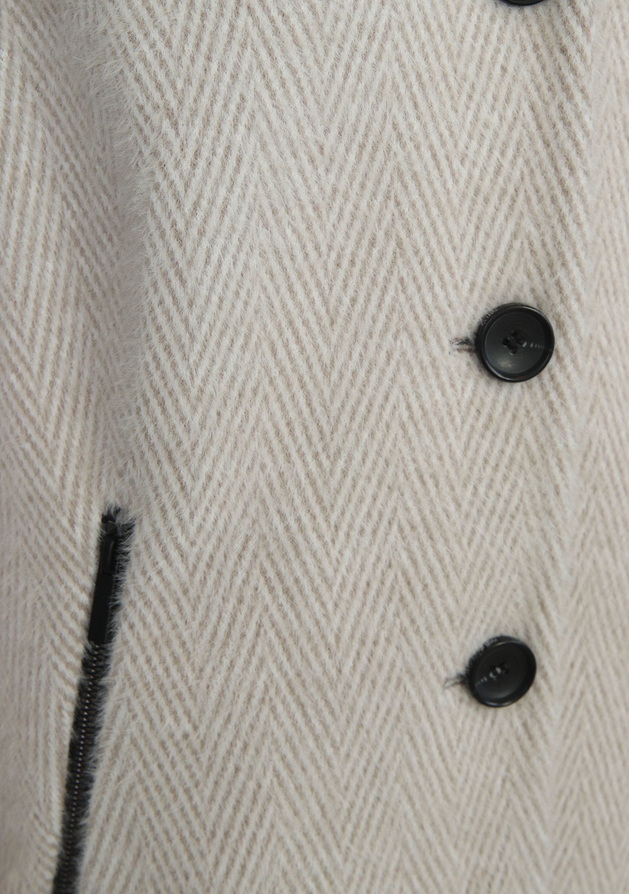 MILO COATS MANTEL
