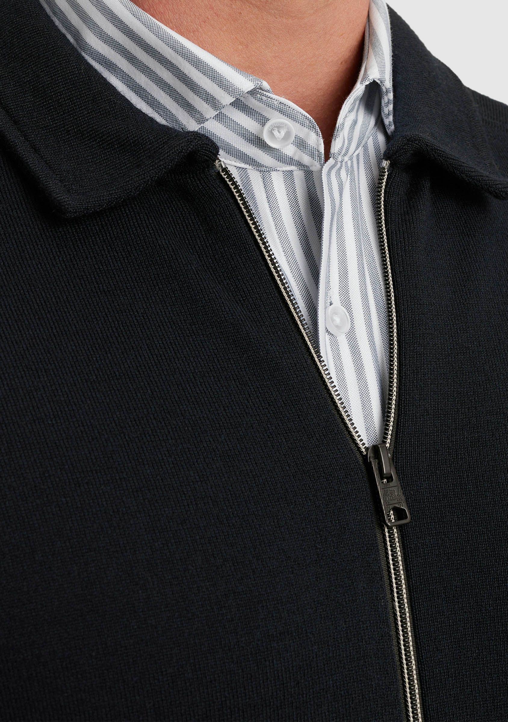 VANGUARD VEST