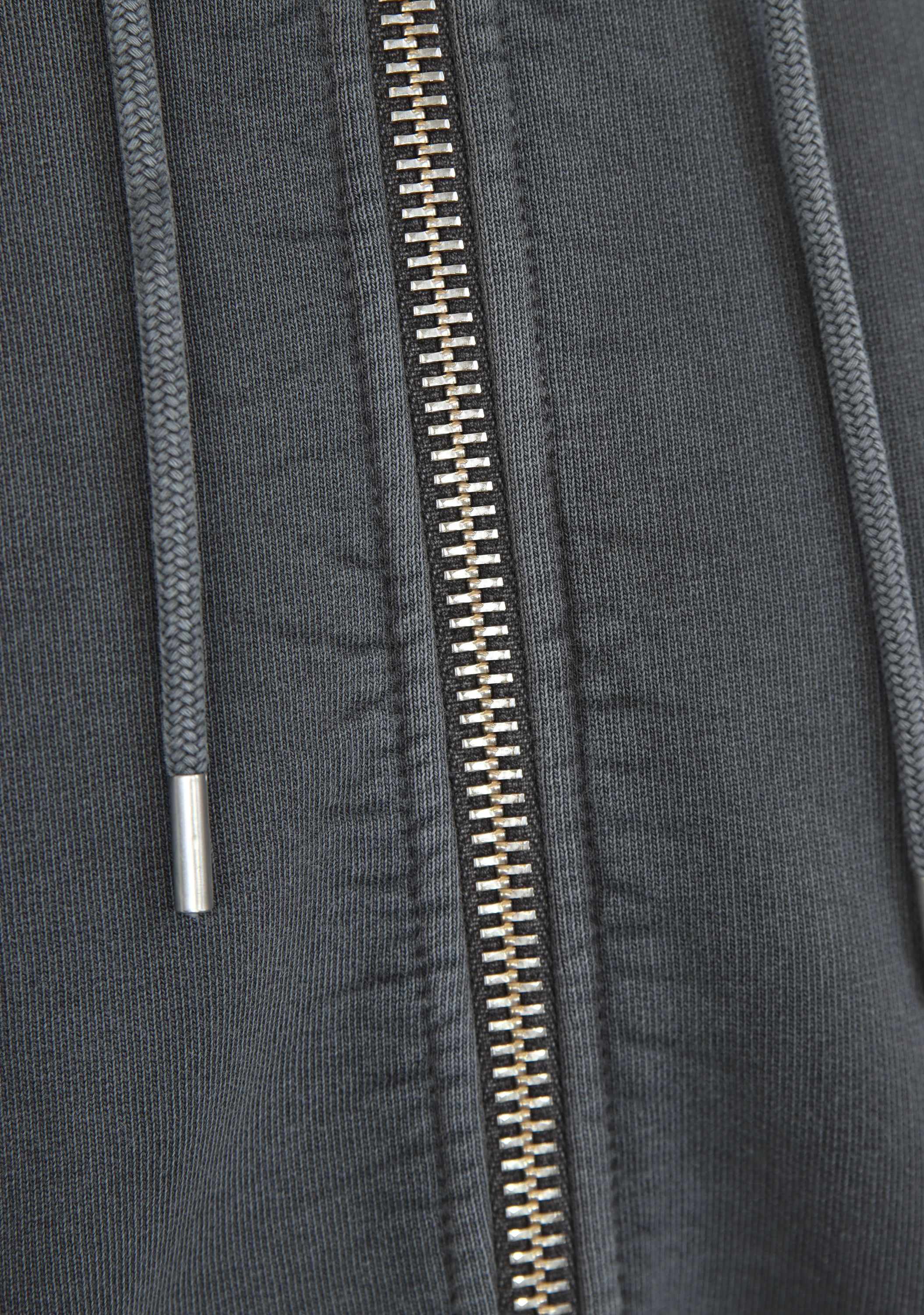 TENUE VEST
