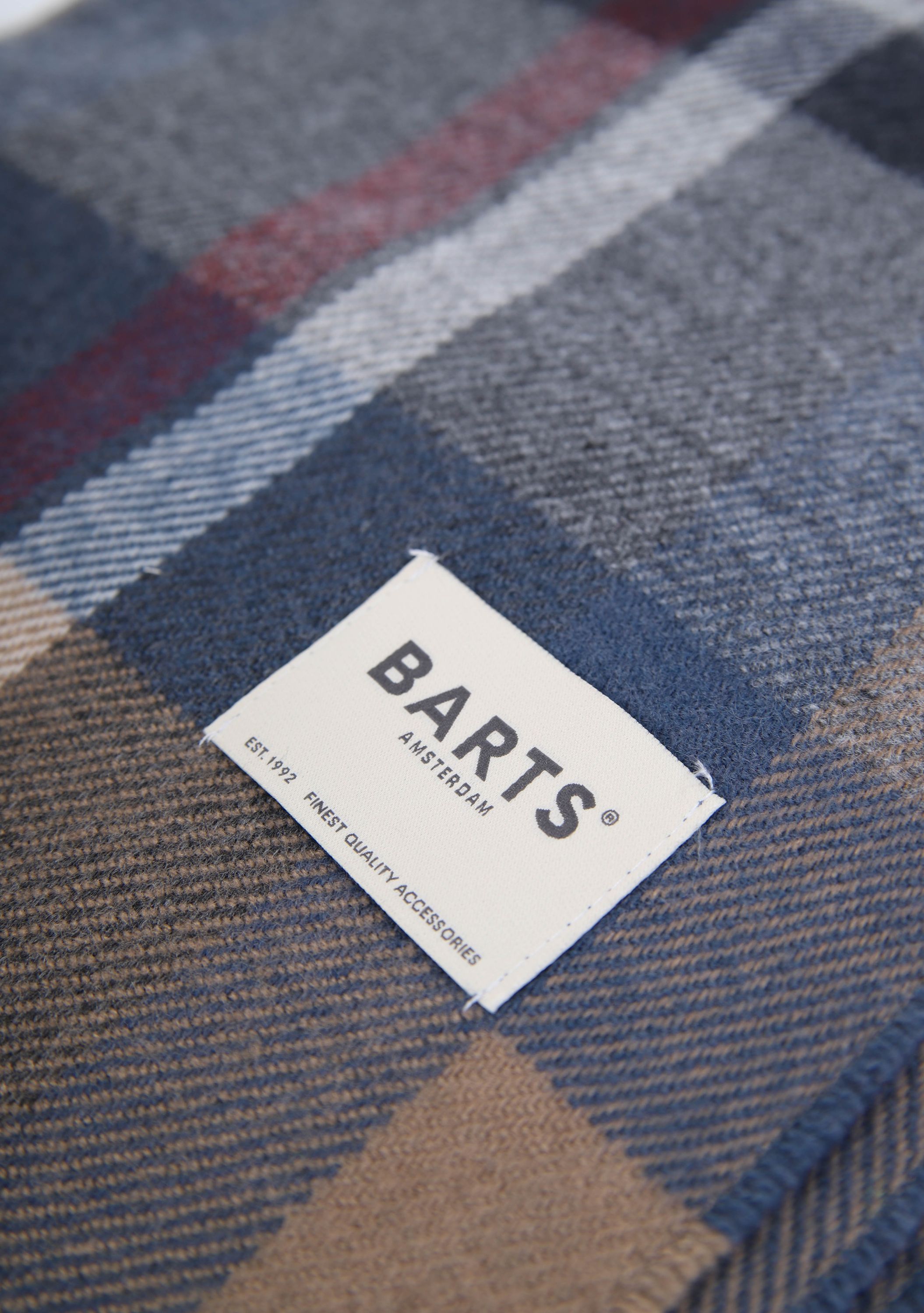 BARTS SHAWL/MUTS