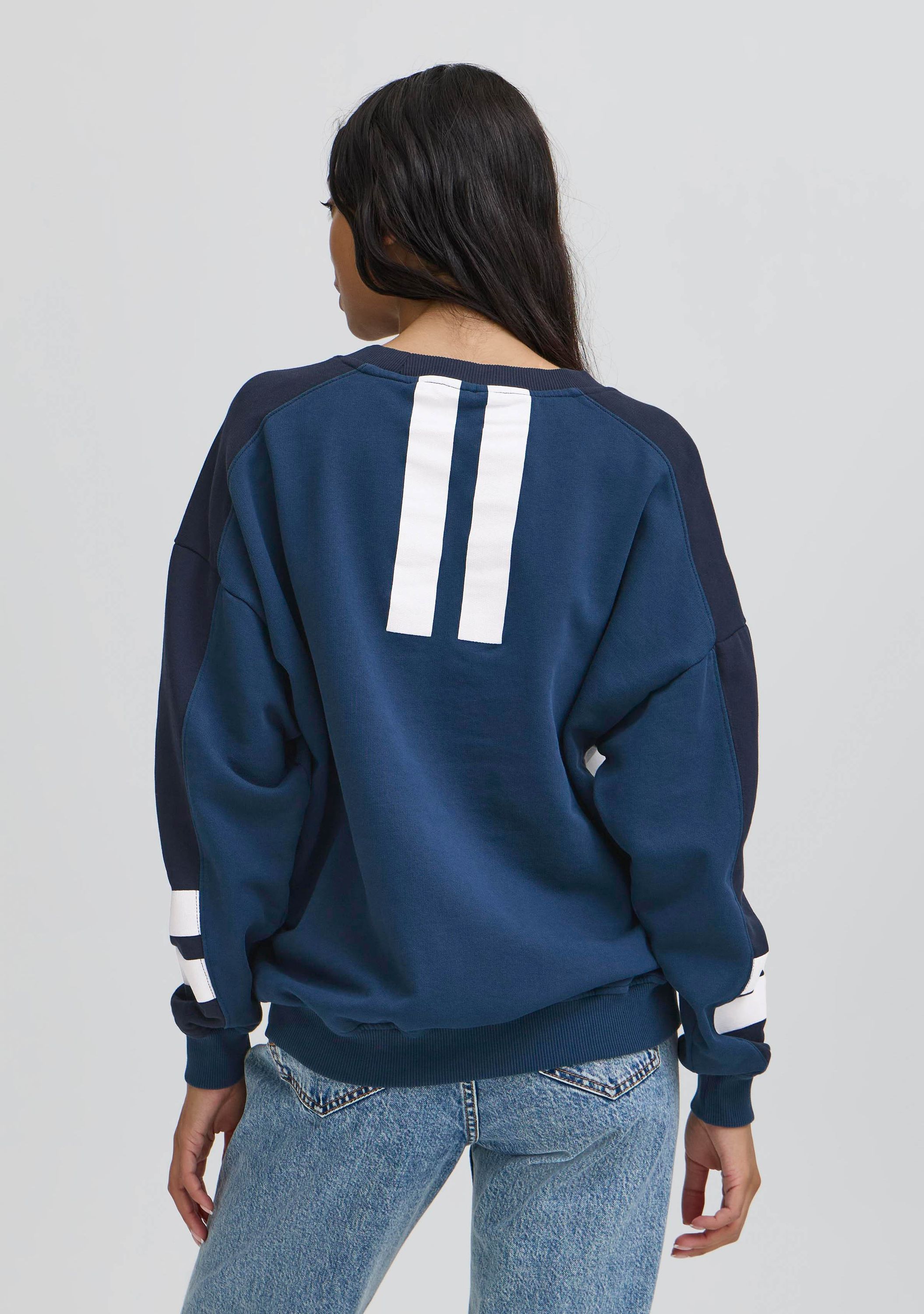BALL SWEATER