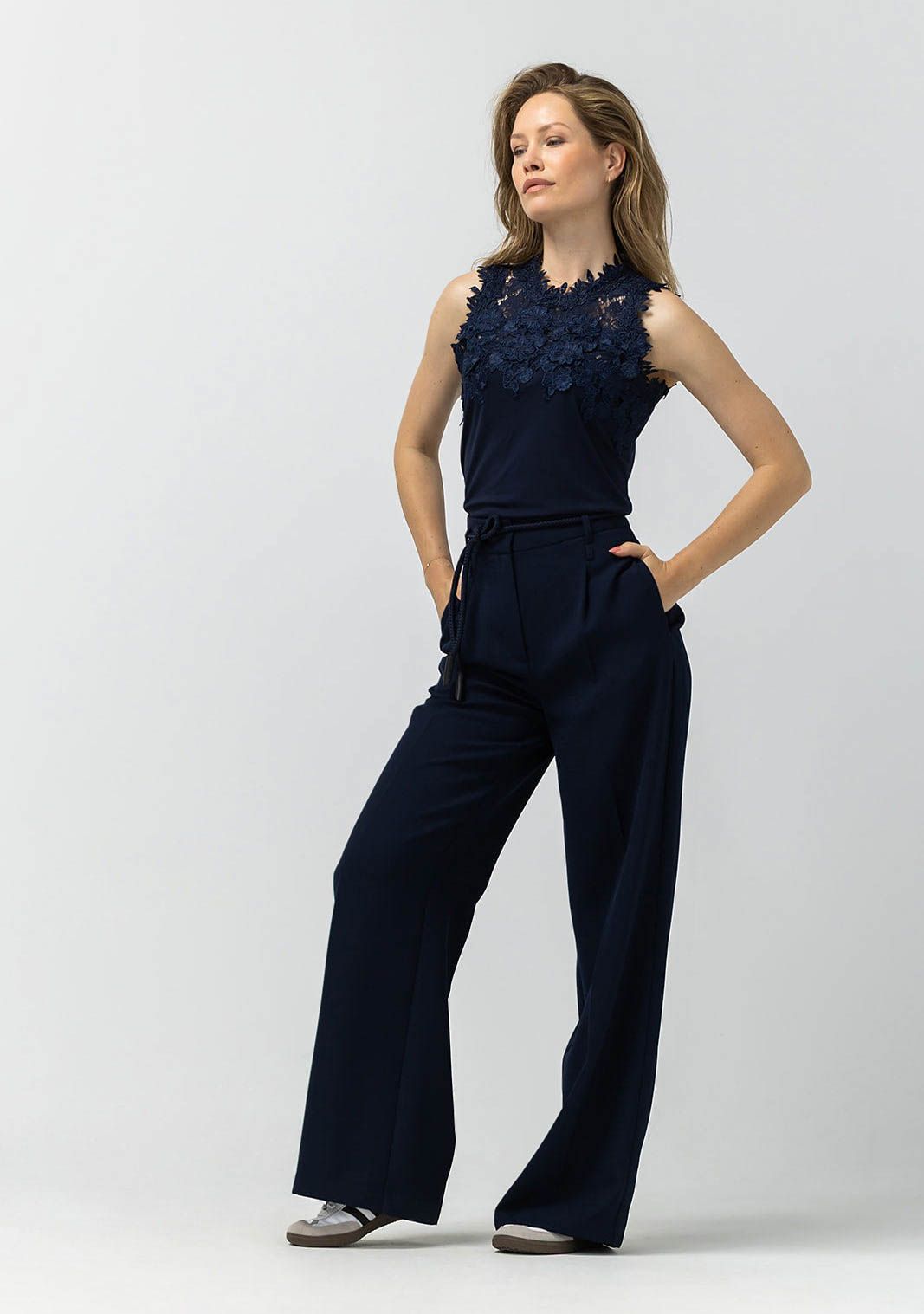 LABEL DOT WIJDE PANTALON