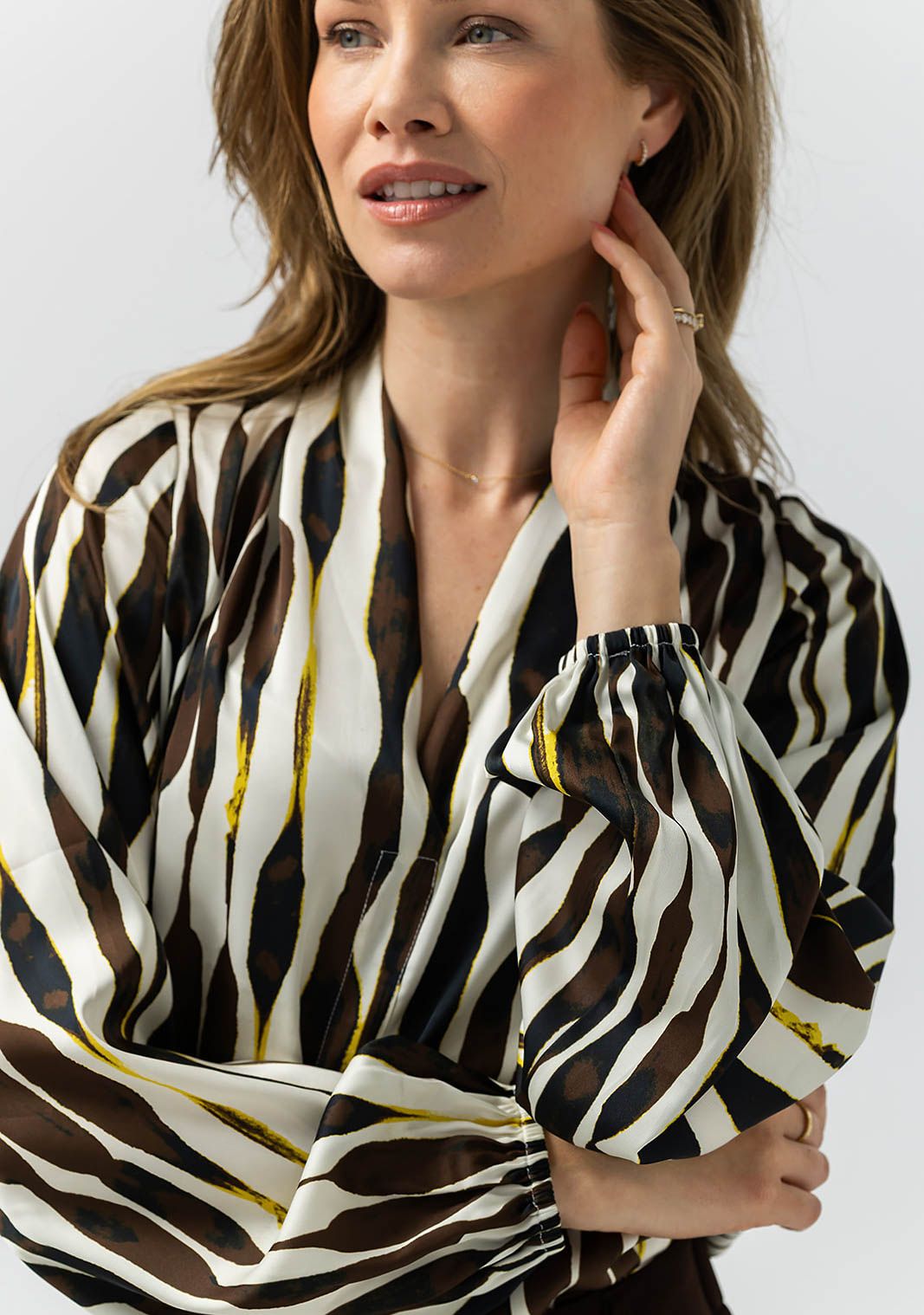 LABEL DOT BLOUSE