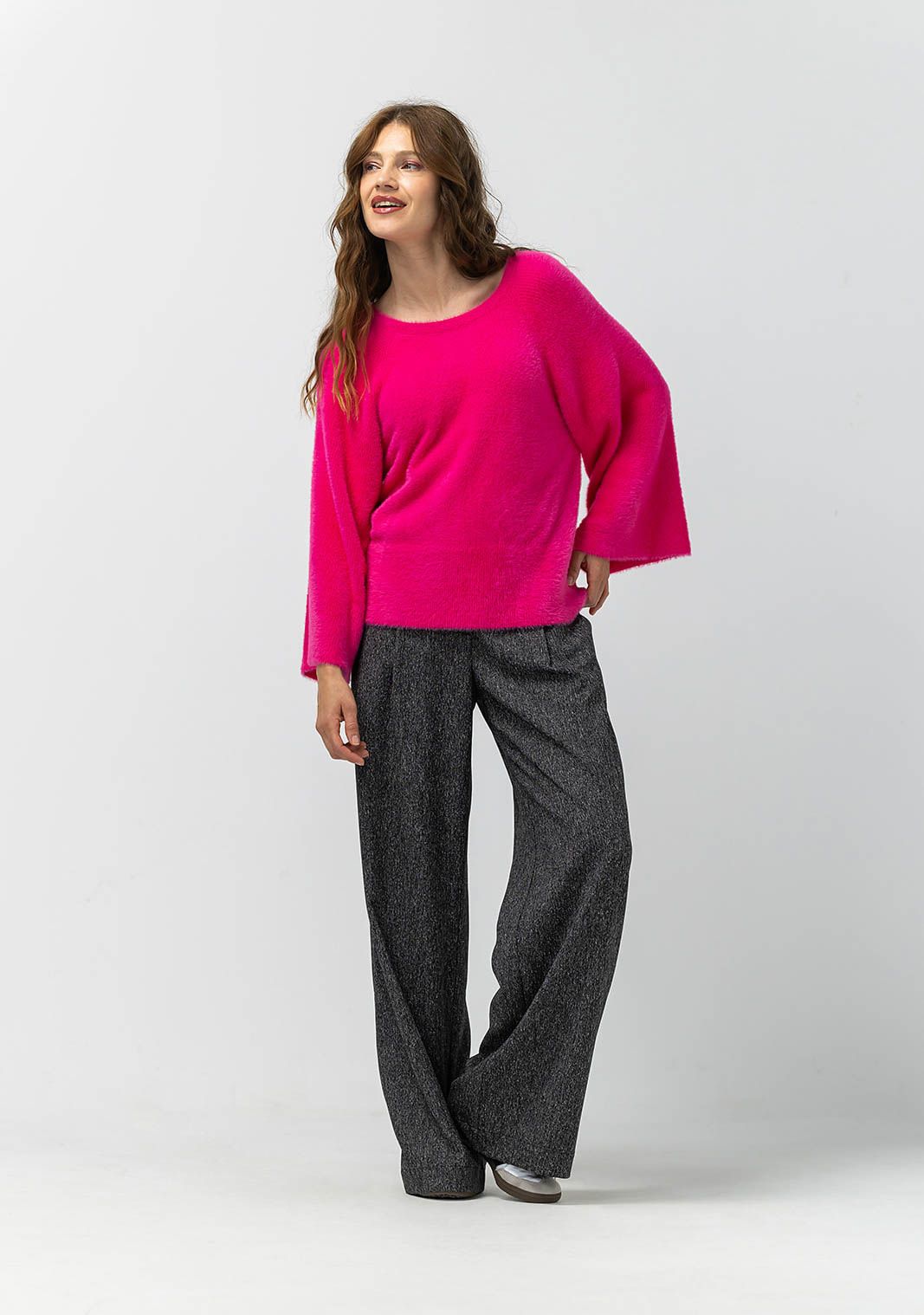 LABEL DOT TRUI