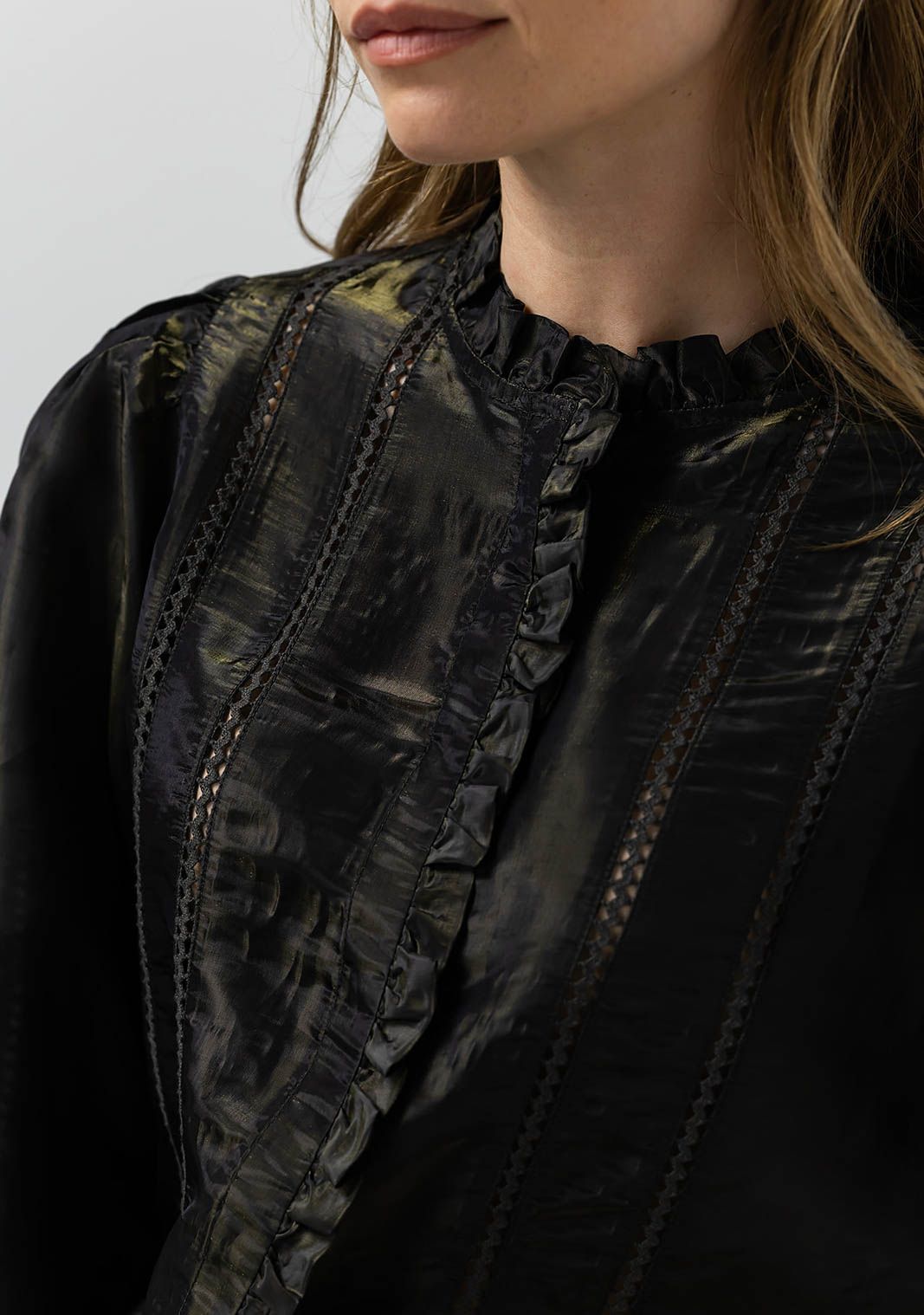 LABEL DOT BLOUSE