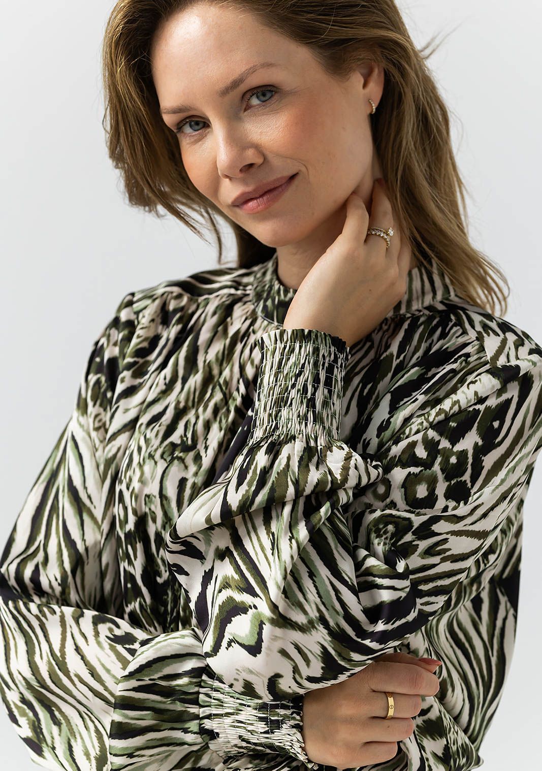 LABEL DOT BLOUSE