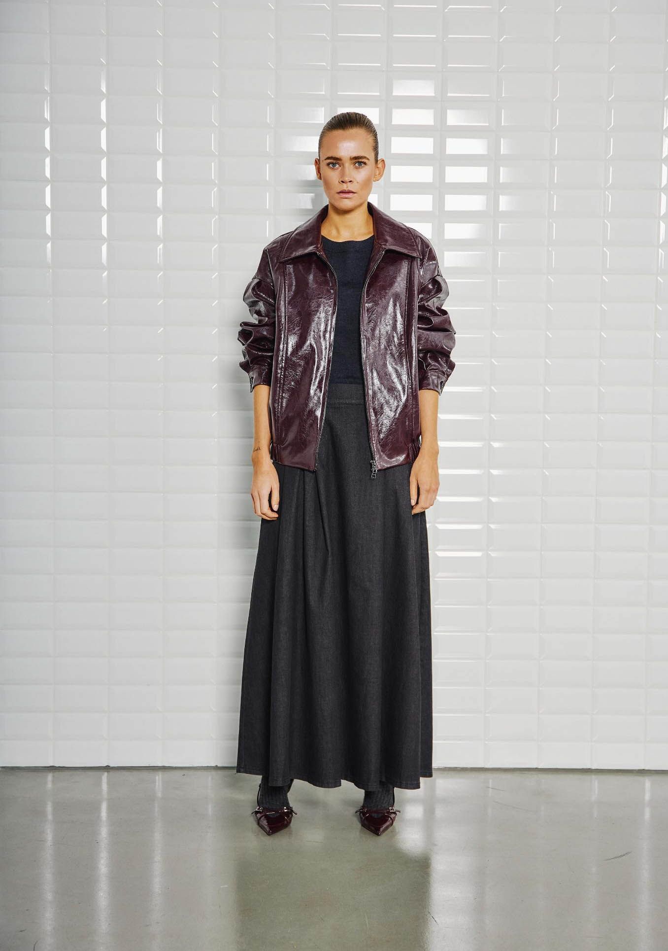 WITH BLACK LEER/SUEDE JACK