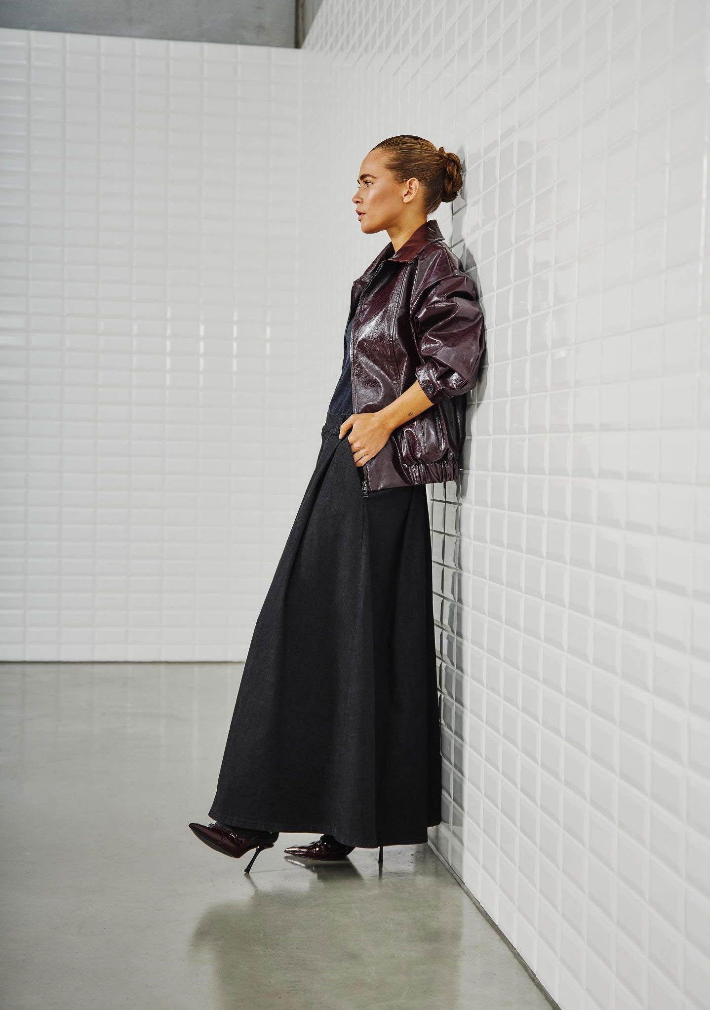 WITH BLACK LEER/SUEDE JACK
