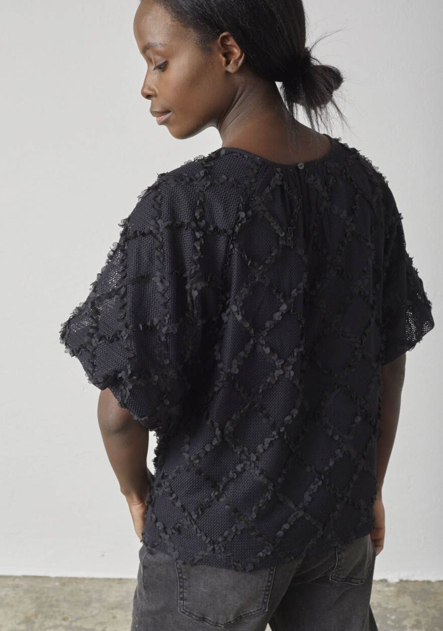 SISTERS POINT SHIRT