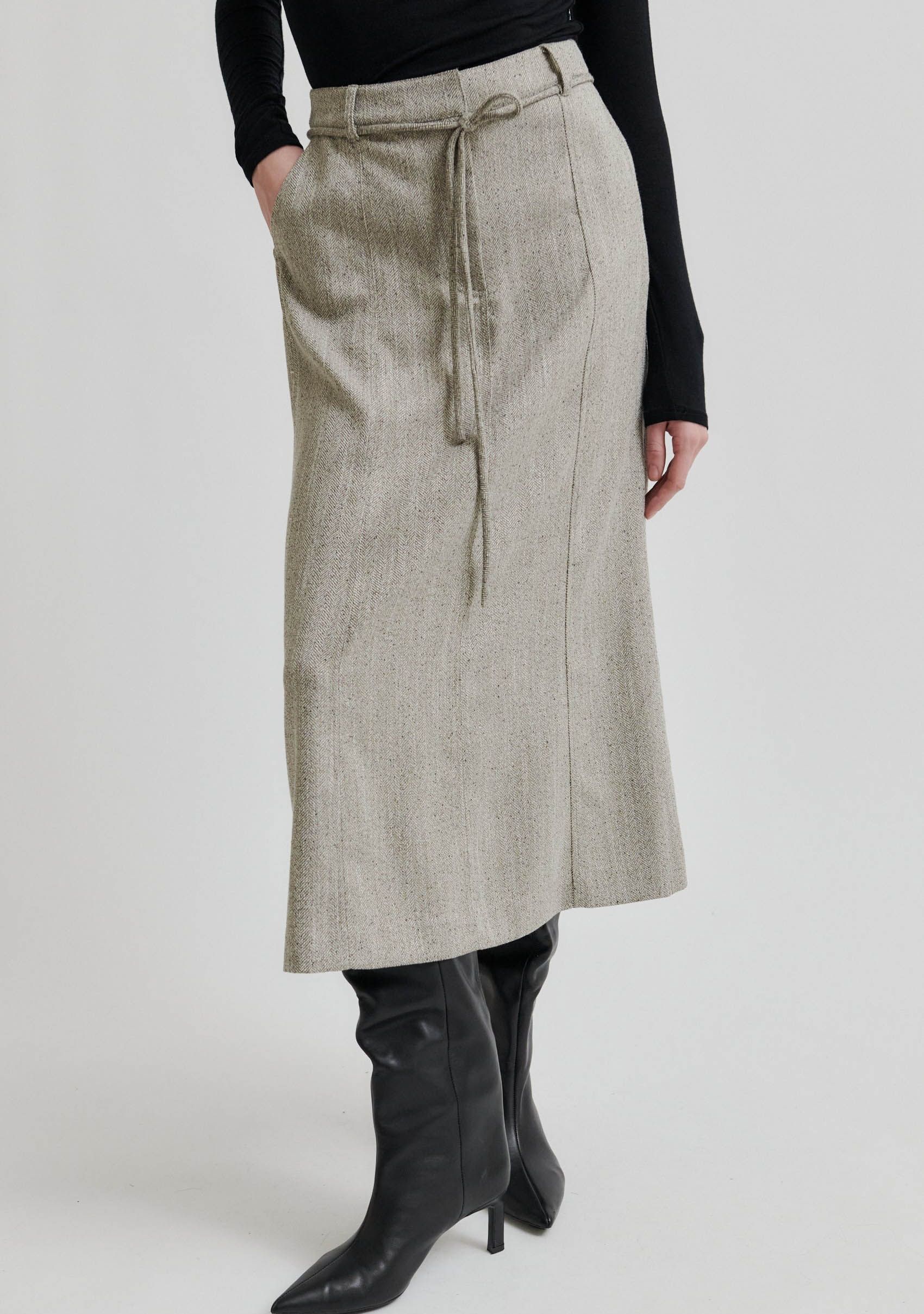 SECOND FEMALE ROK
