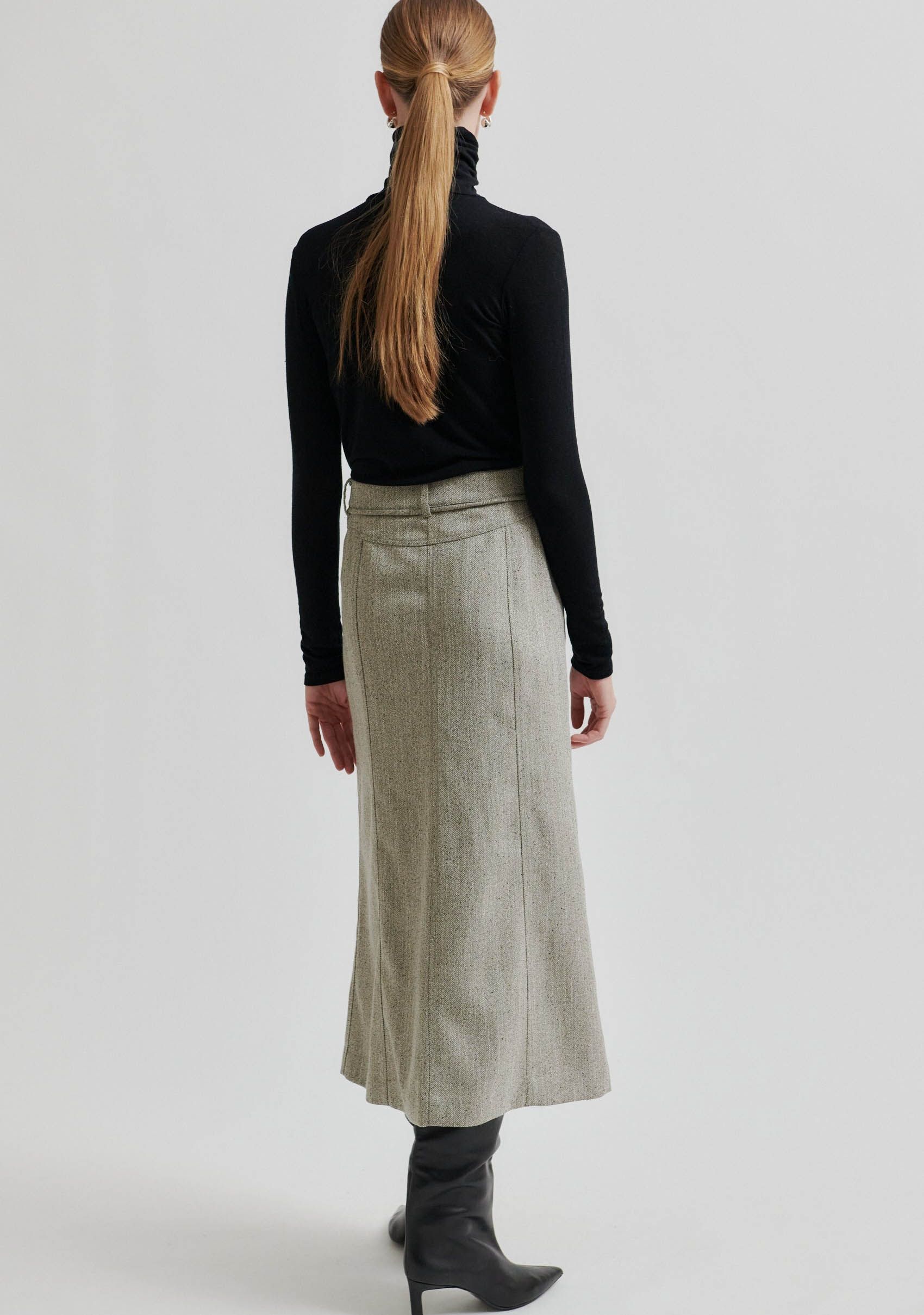 SECOND FEMALE ROK