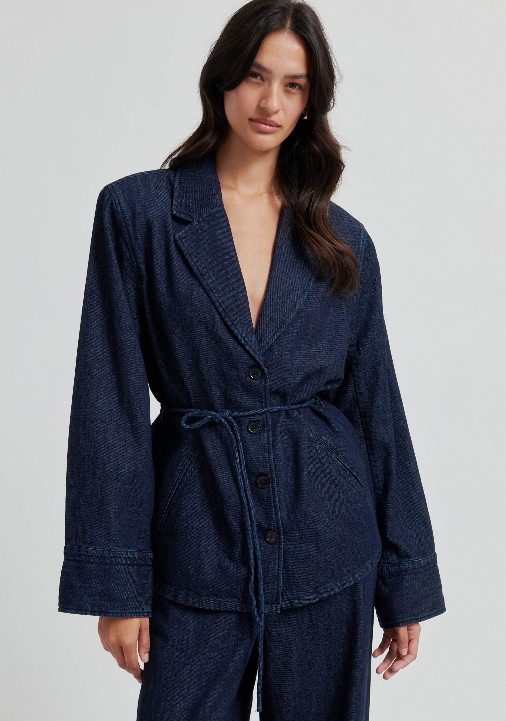 SECOND FEMALE BLAZER
