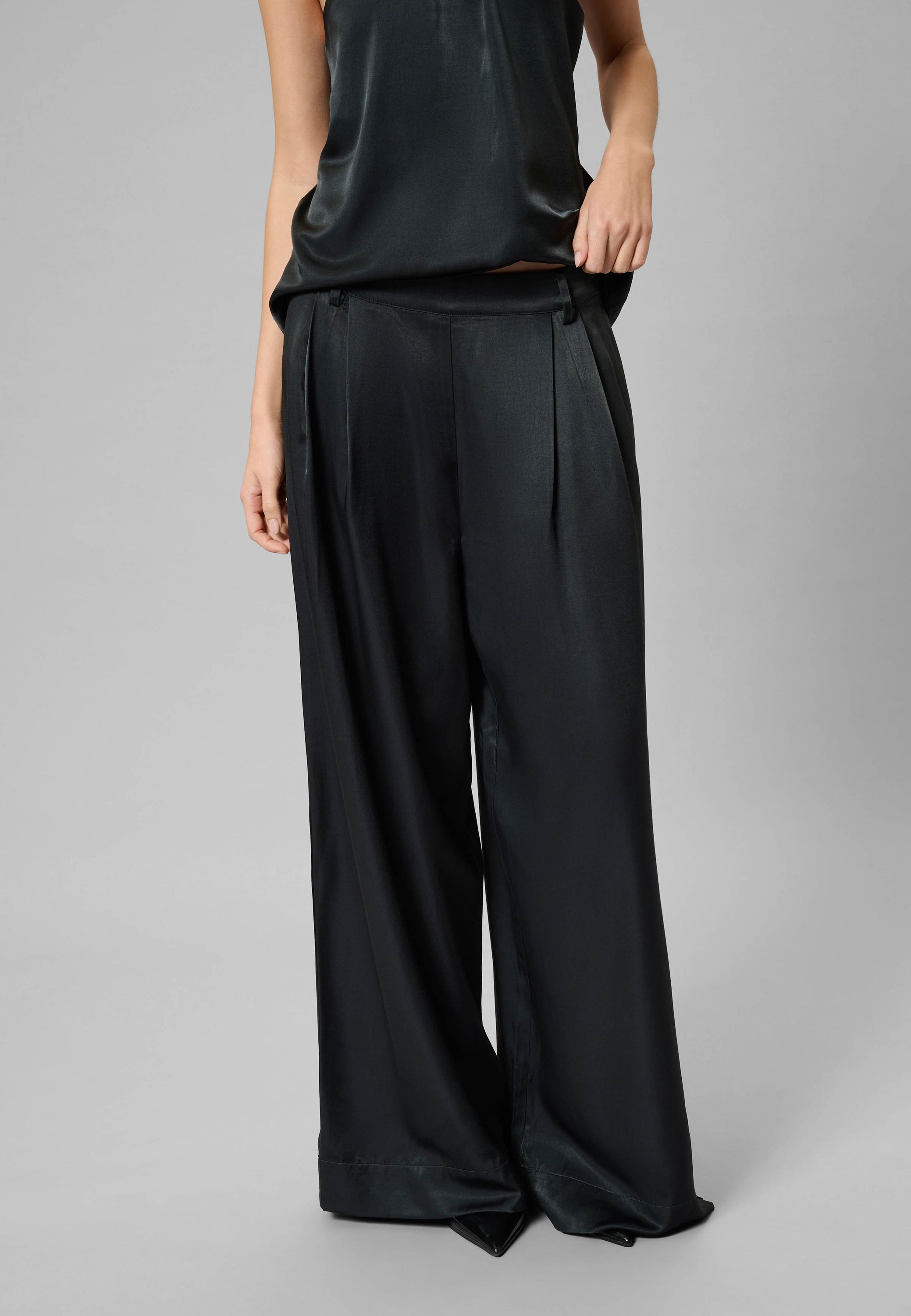 MY ESSENTIAL WARDROBE PANTALON