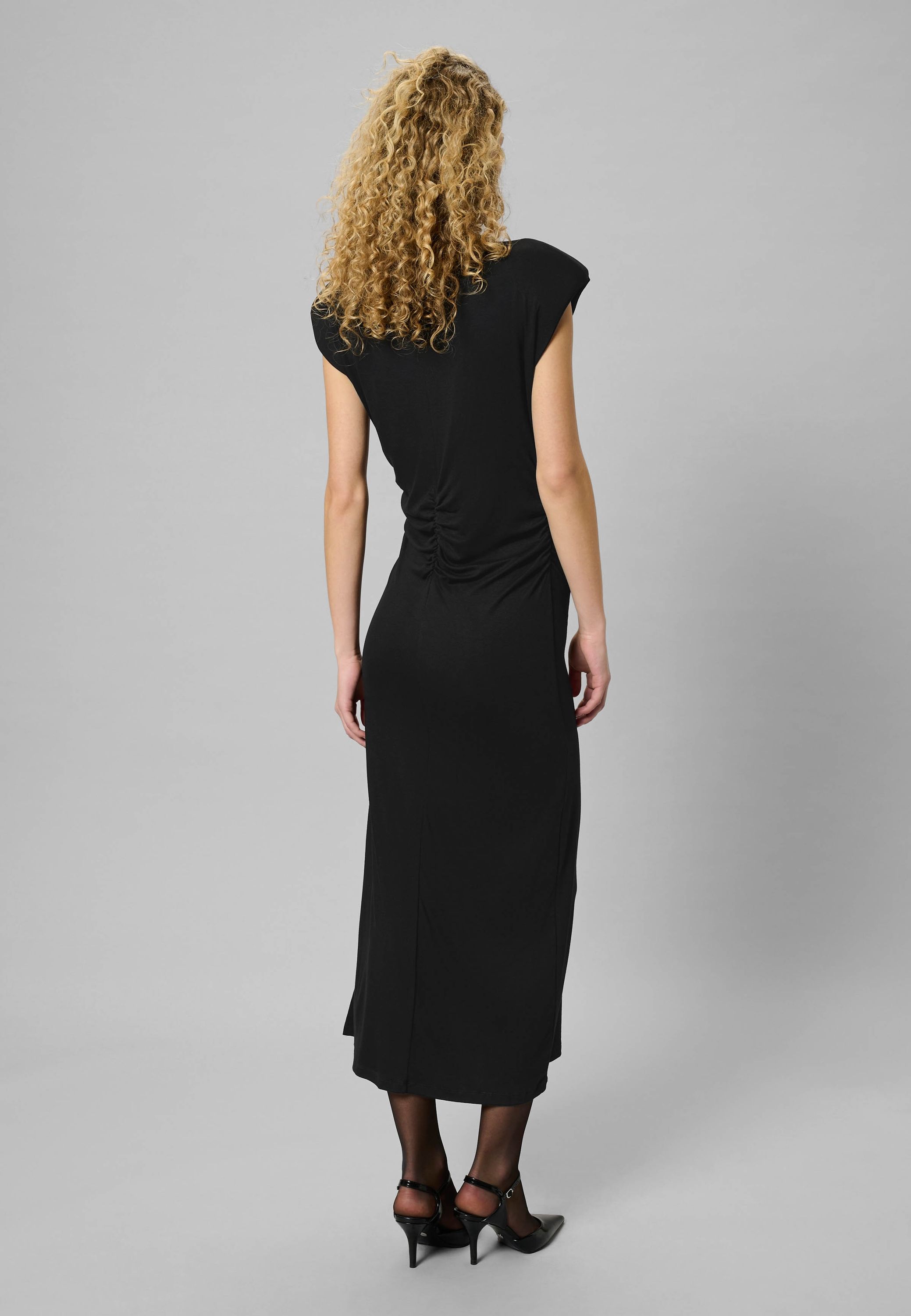 MY ESSENTIAL WARDROBE JURK