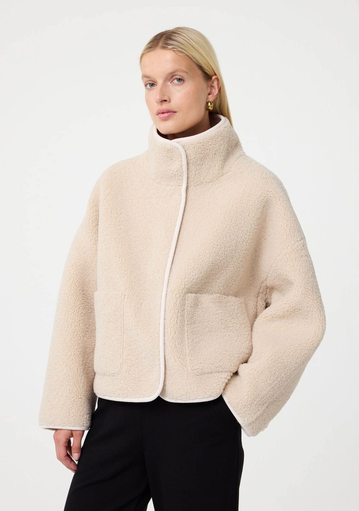 KNIT-TED IN BETWEEN