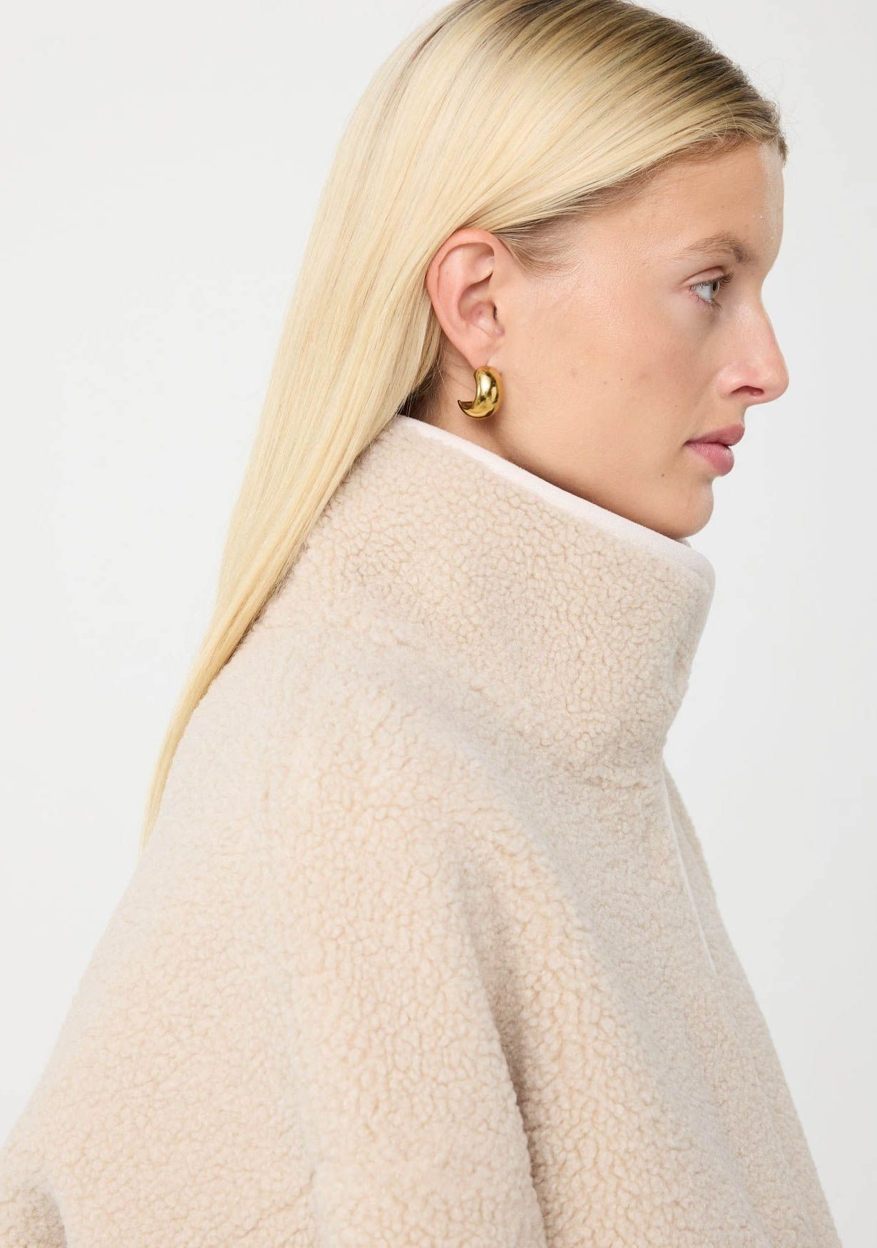 KNIT-TED IN BETWEEN