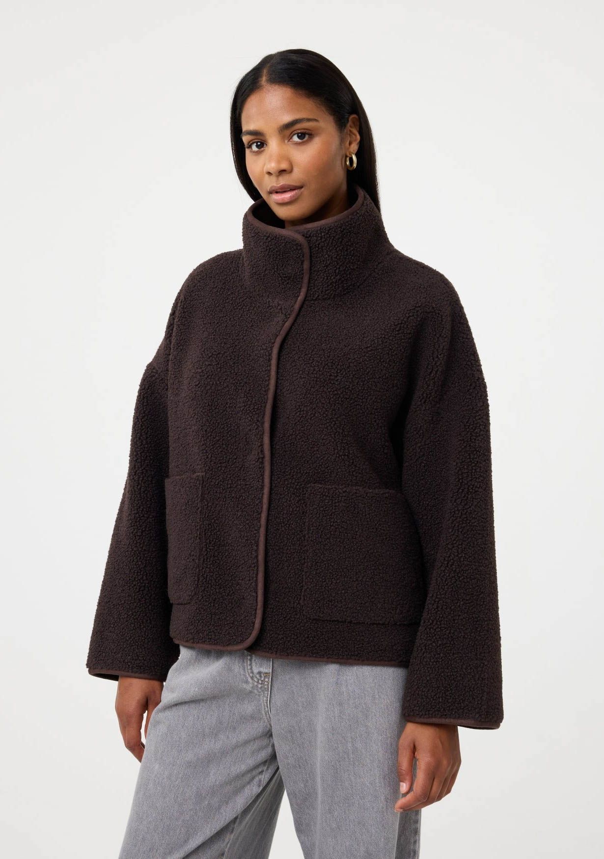 KNIT-TED IN BETWEEN