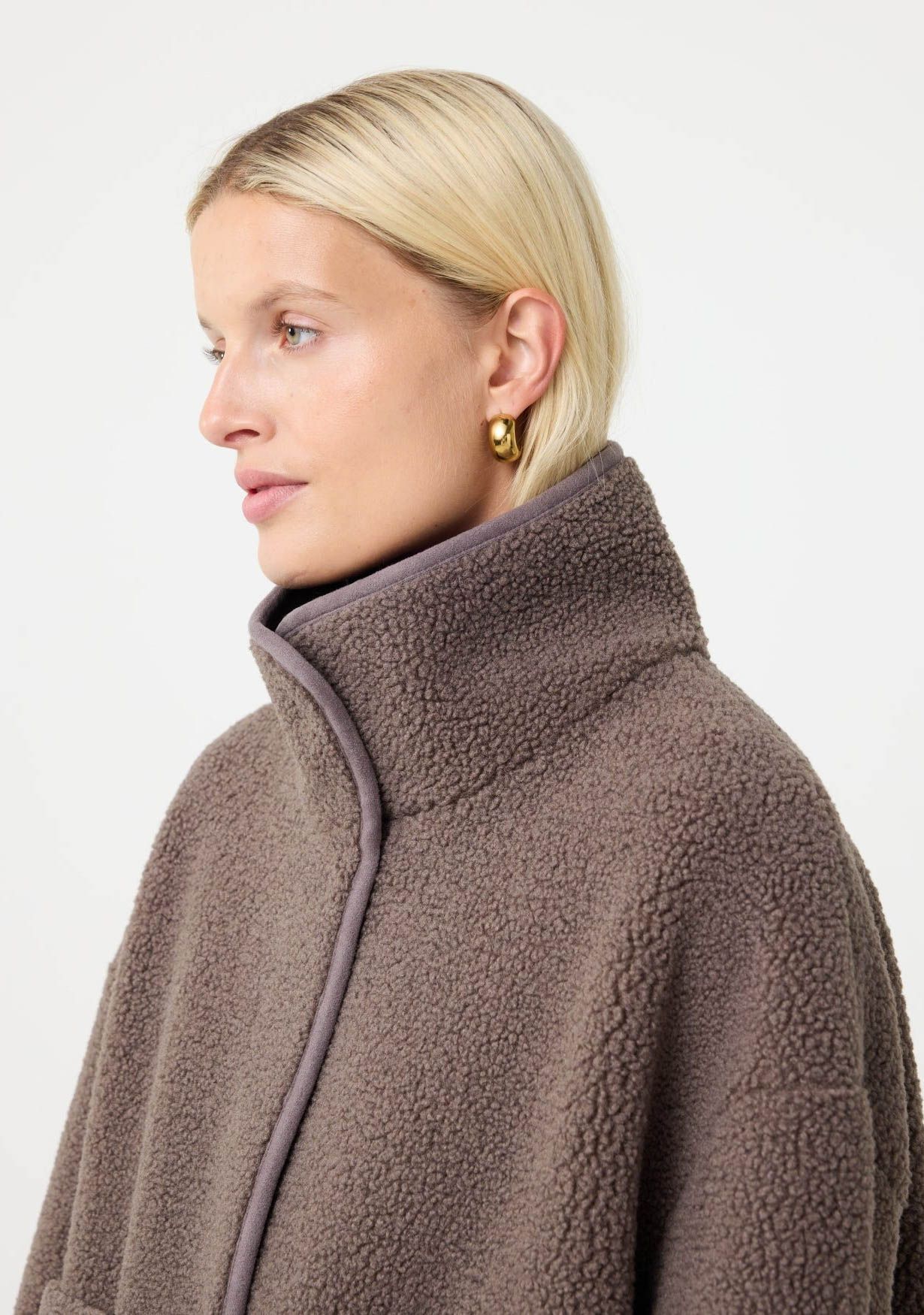 KNIT-TED IN BETWEEN
