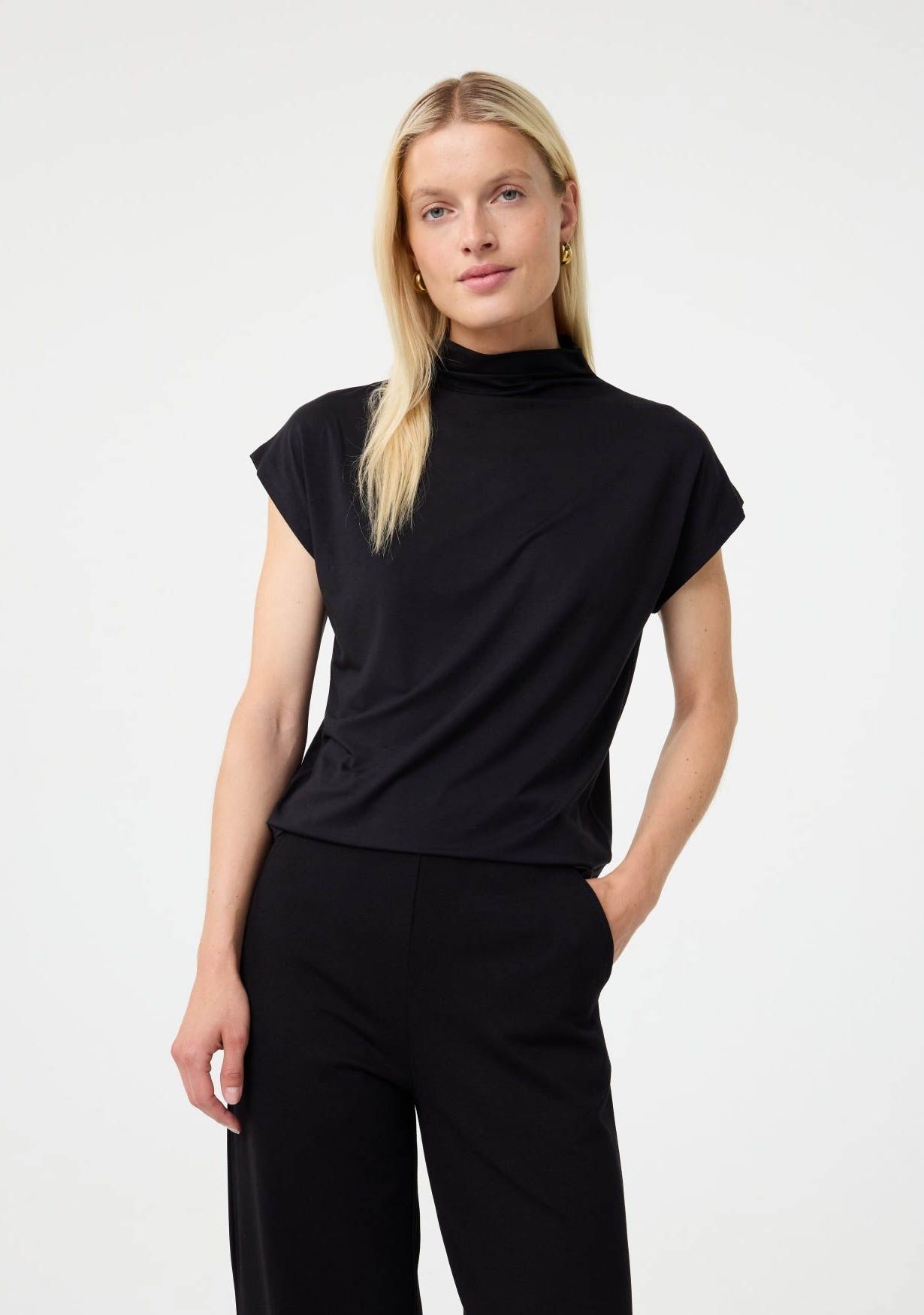 KNIT-TED SHIRT
