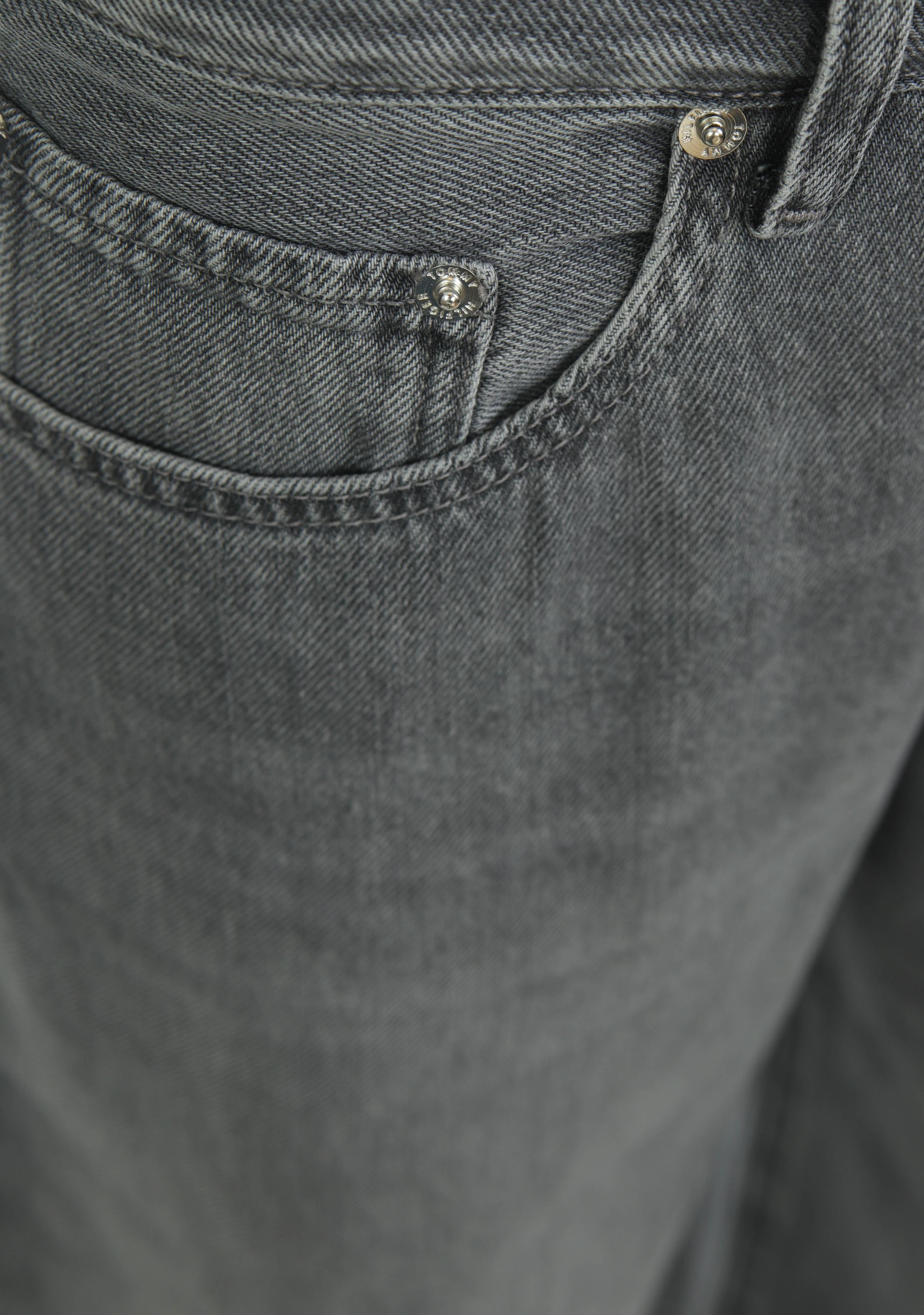 TOMMY HILFIGER JEANS