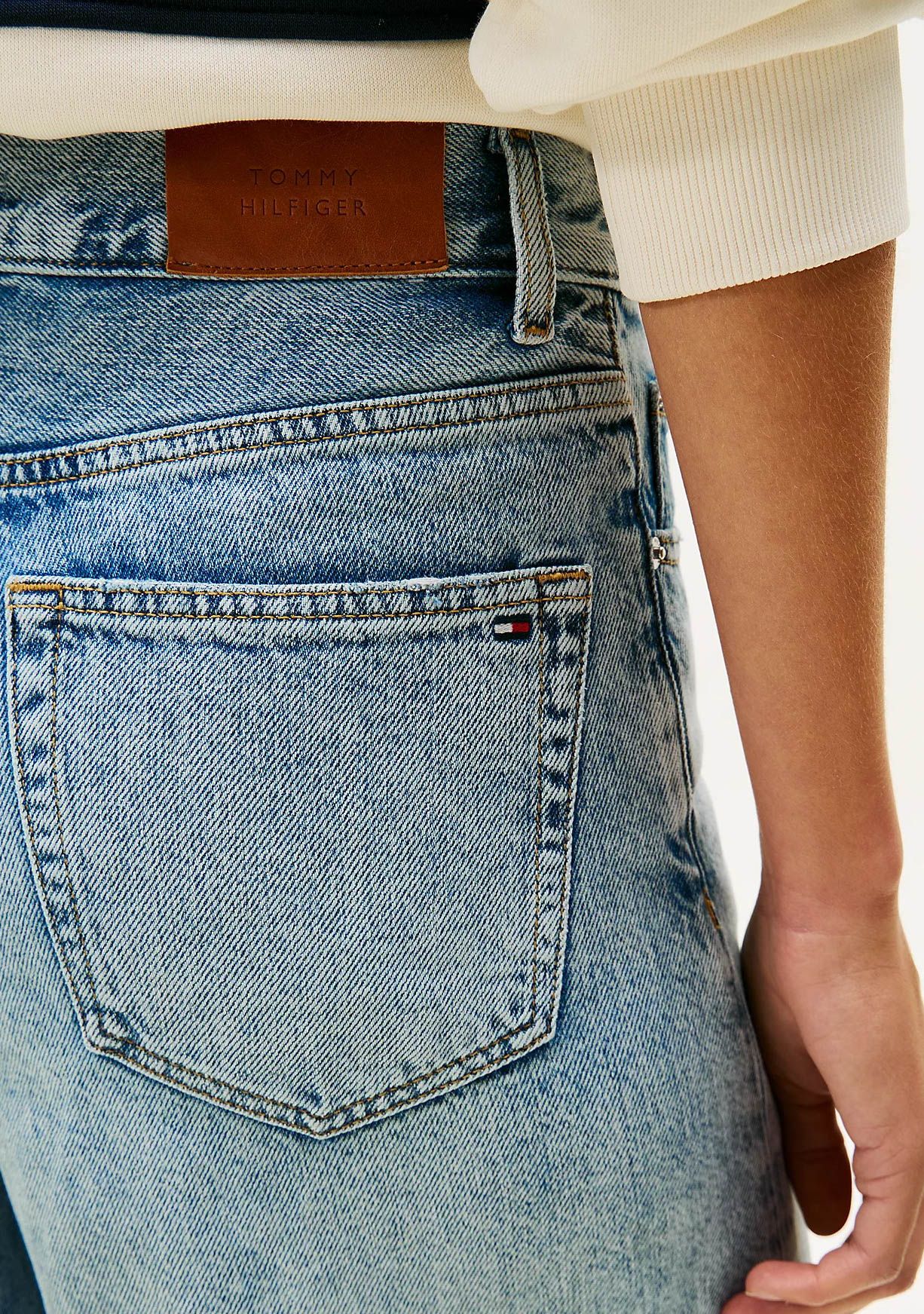 TOMMY HILFIGER JEANS