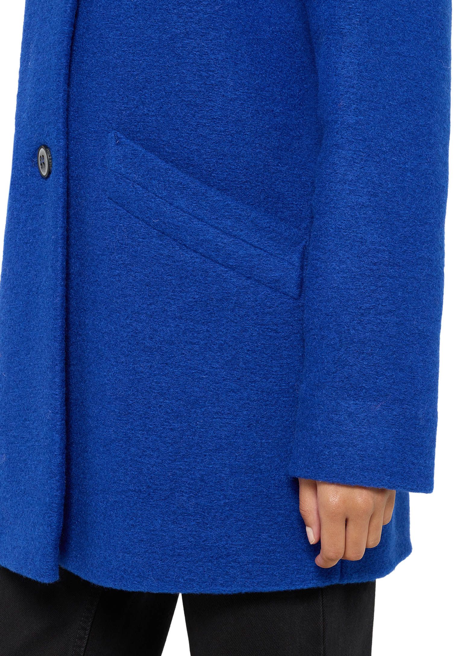 AMBER AND JUNE MANTEL