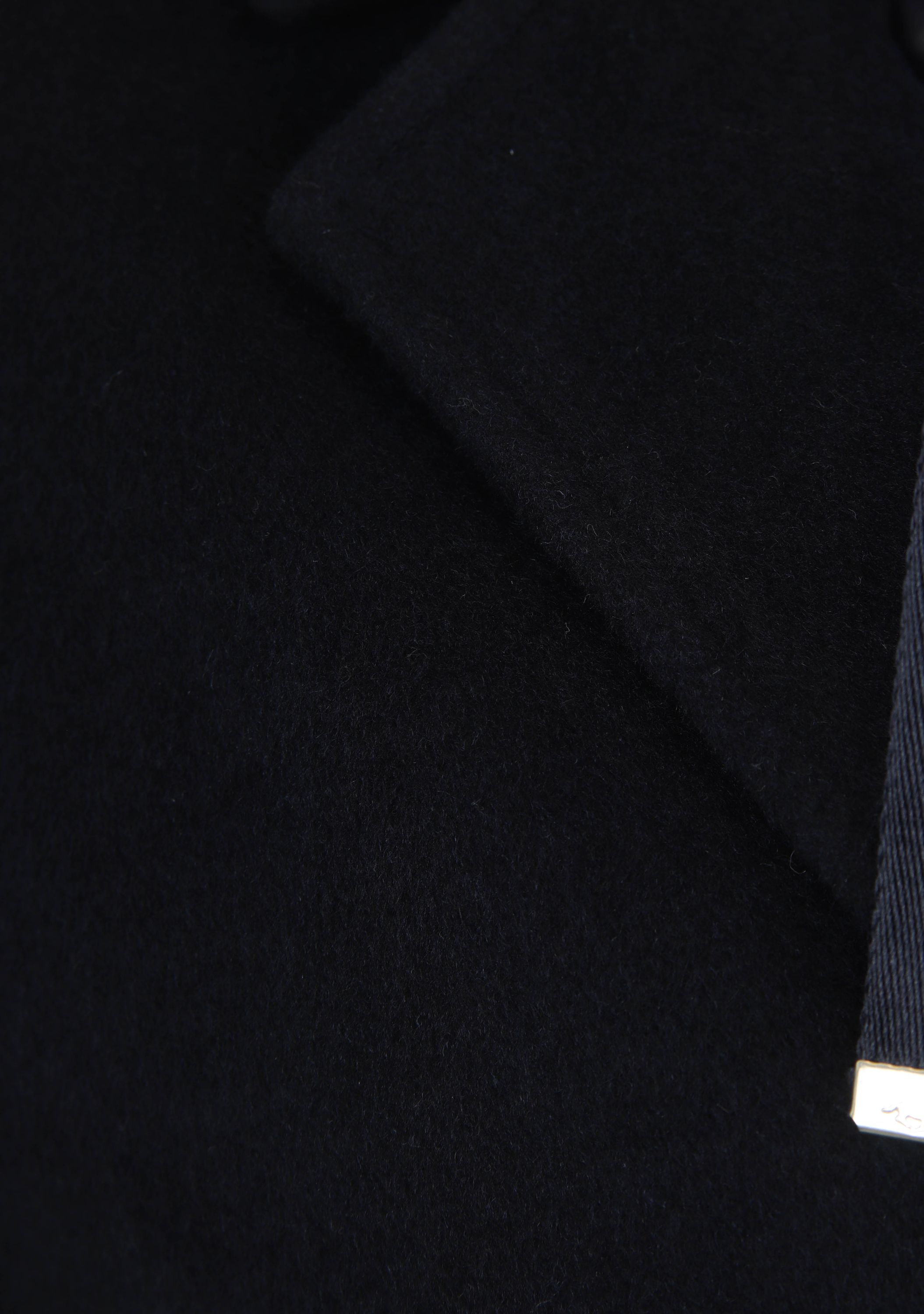 H.V. POLO MANTEL