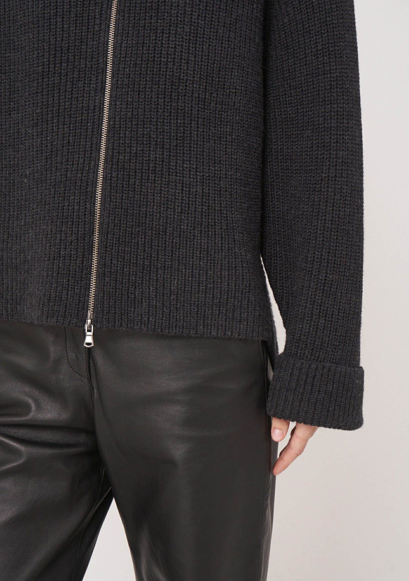 REPEAT VEST