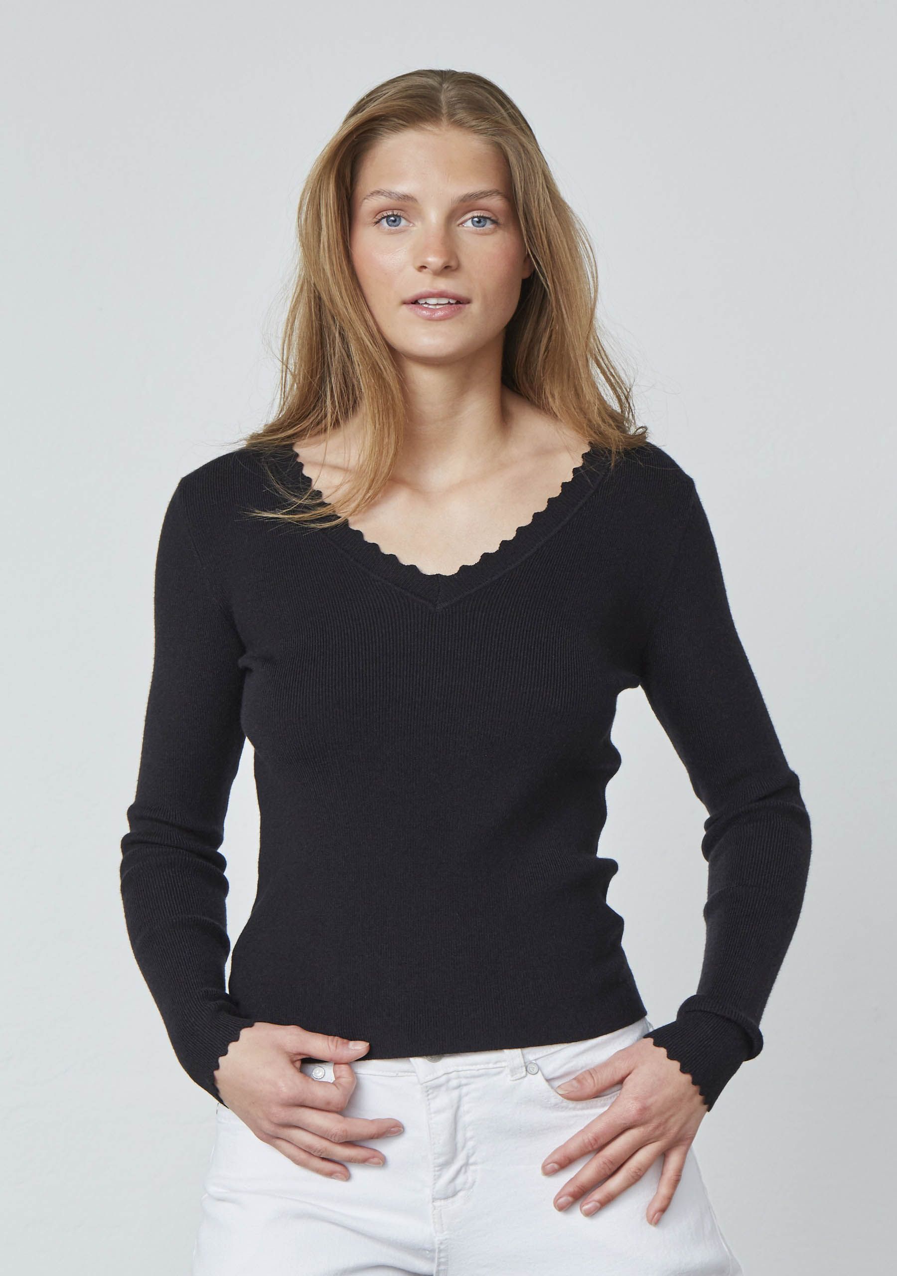 SISTERS POINT SHIRT