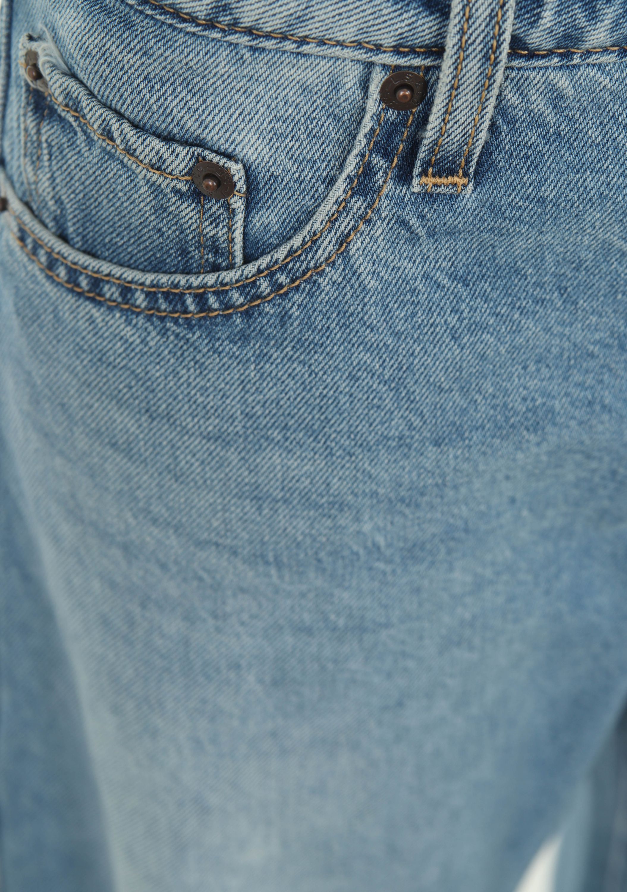 LEVI'S JEANS