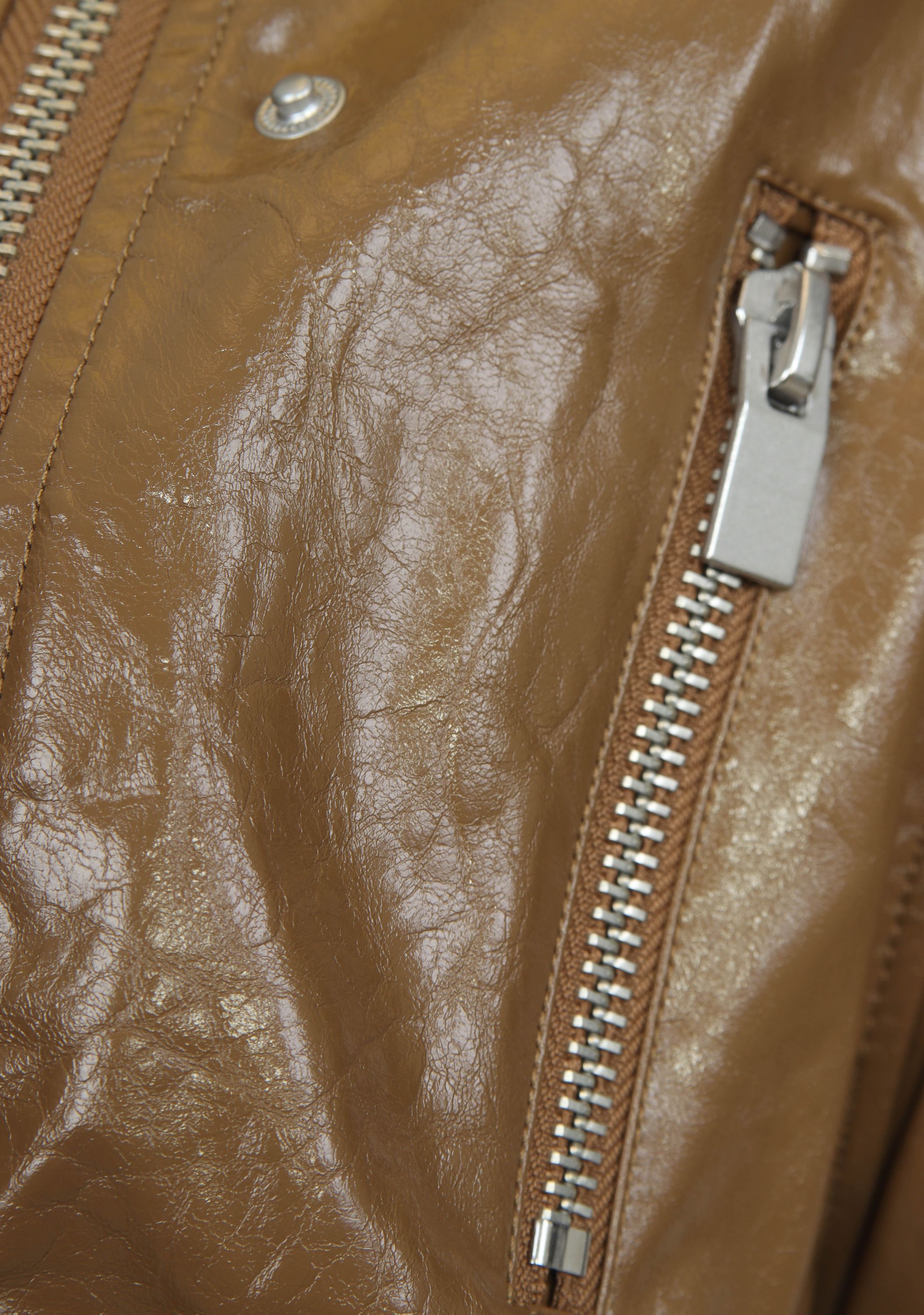 WITH BLACK GILET