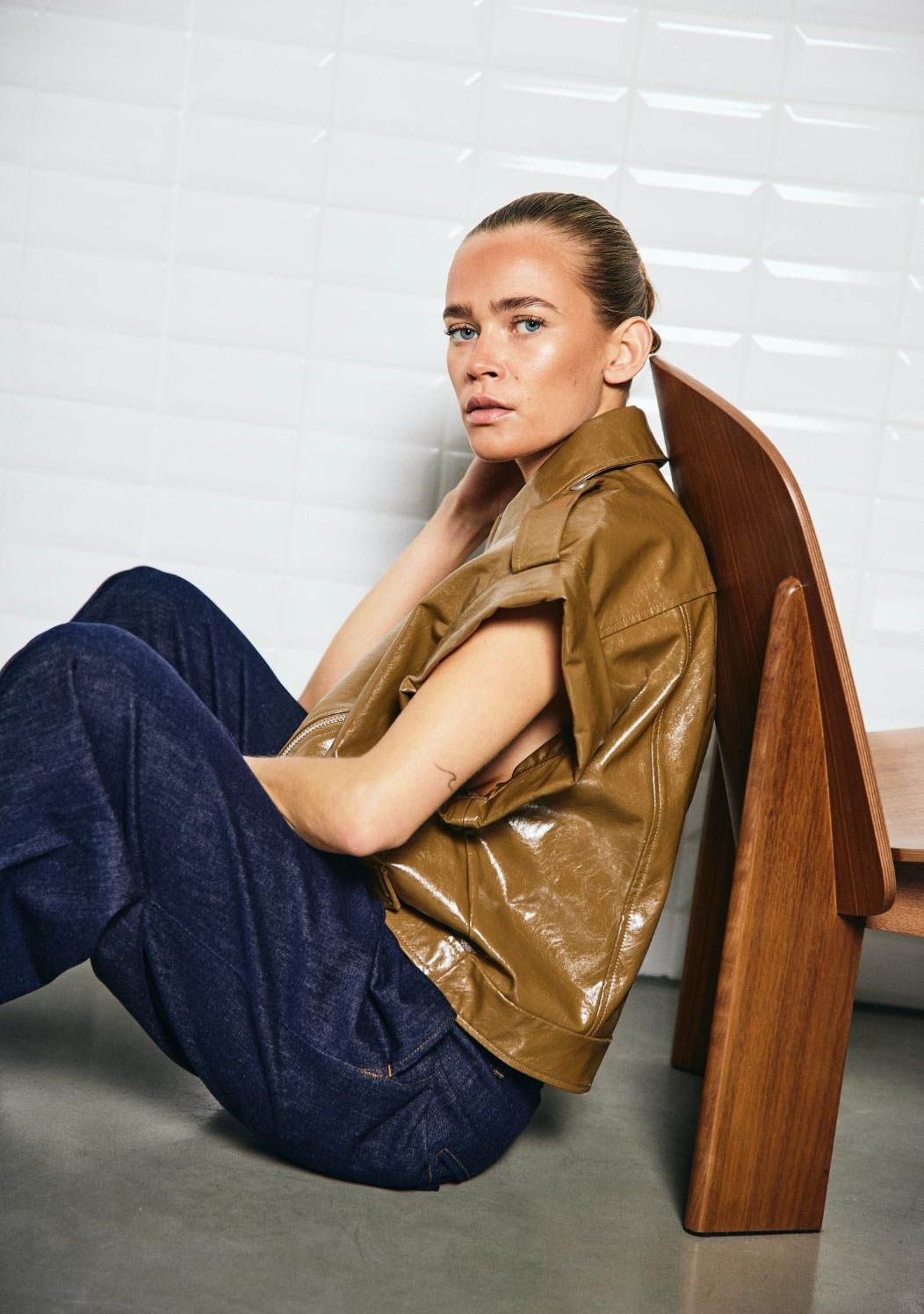 WITH BLACK GILET
