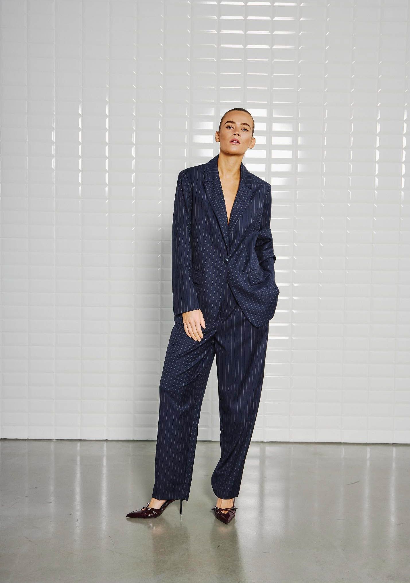 WITH BLACK WIJDE PANTALON