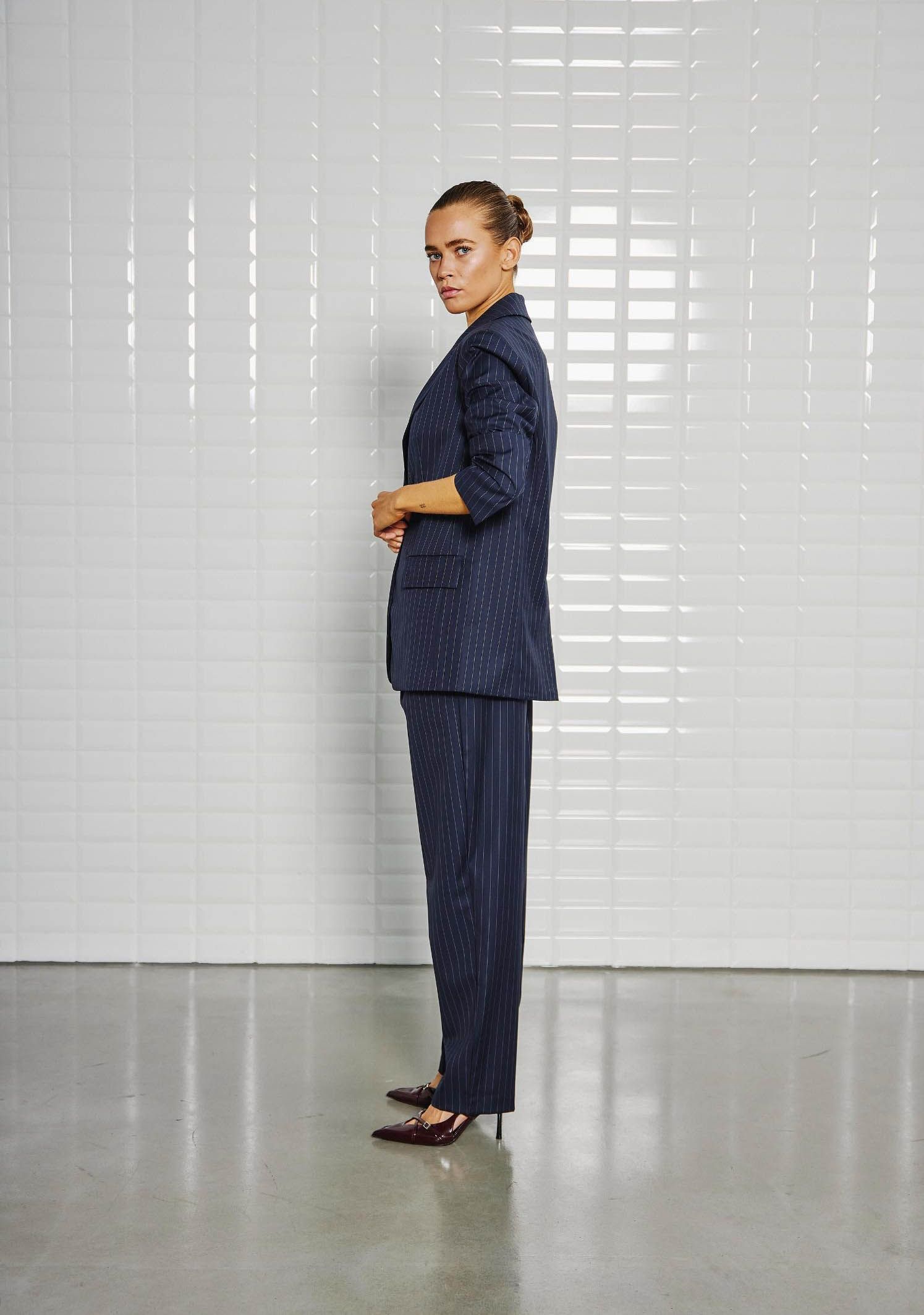 WITH BLACK WIJDE PANTALON