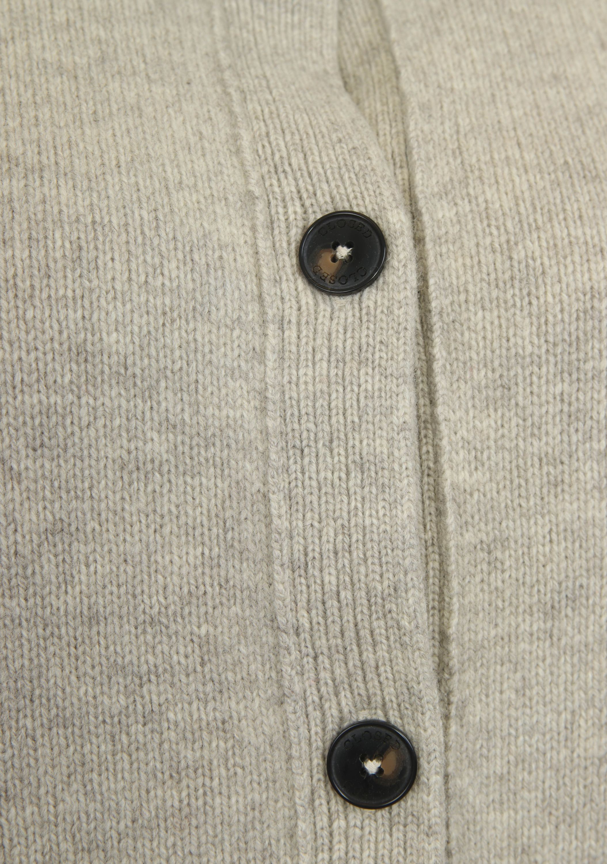 CLOSED VEST