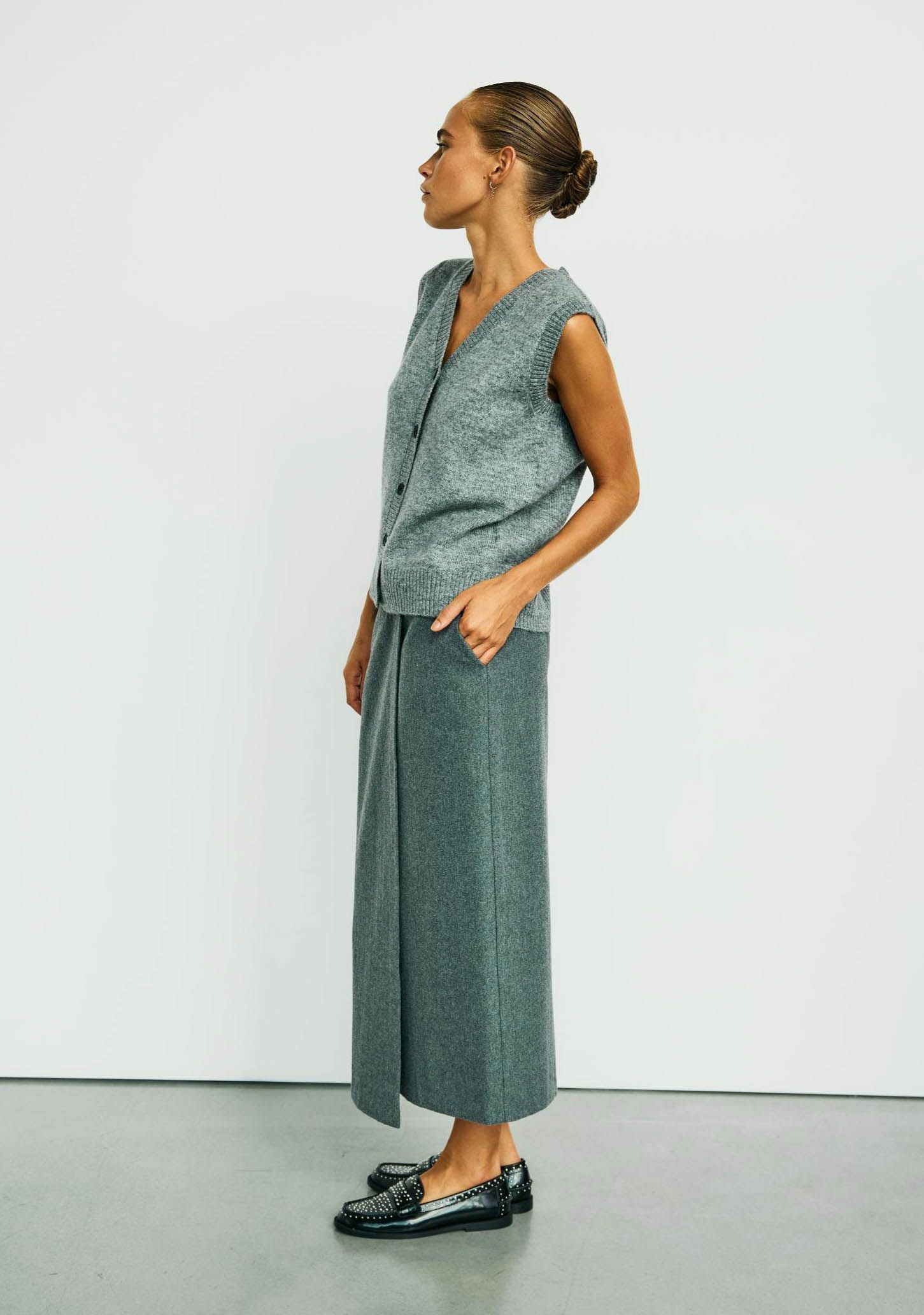 WITH BLACK GILET