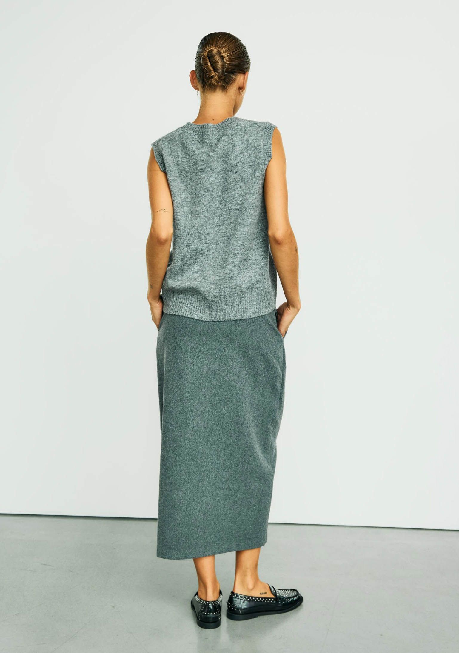 WITH BLACK GILET