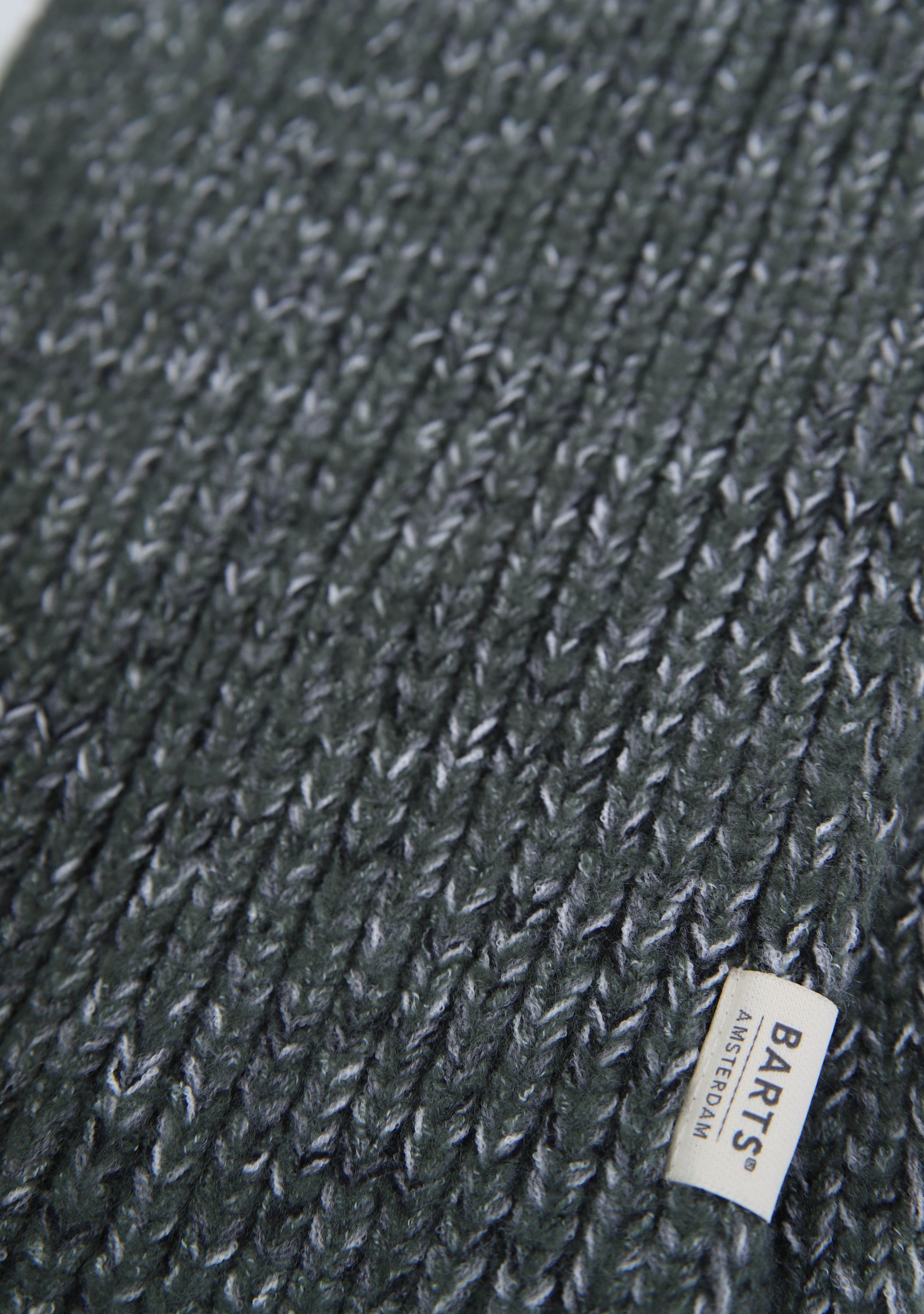 BARTS SHAWL/MUTS