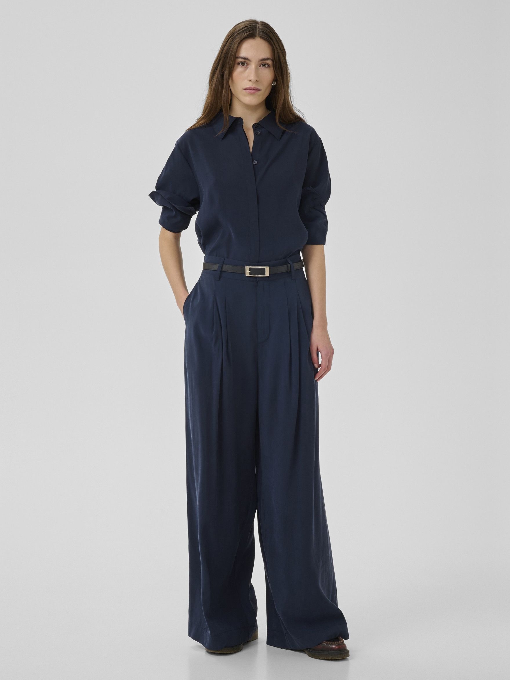 MY ESSENTIAL WARDROBE PANTALON