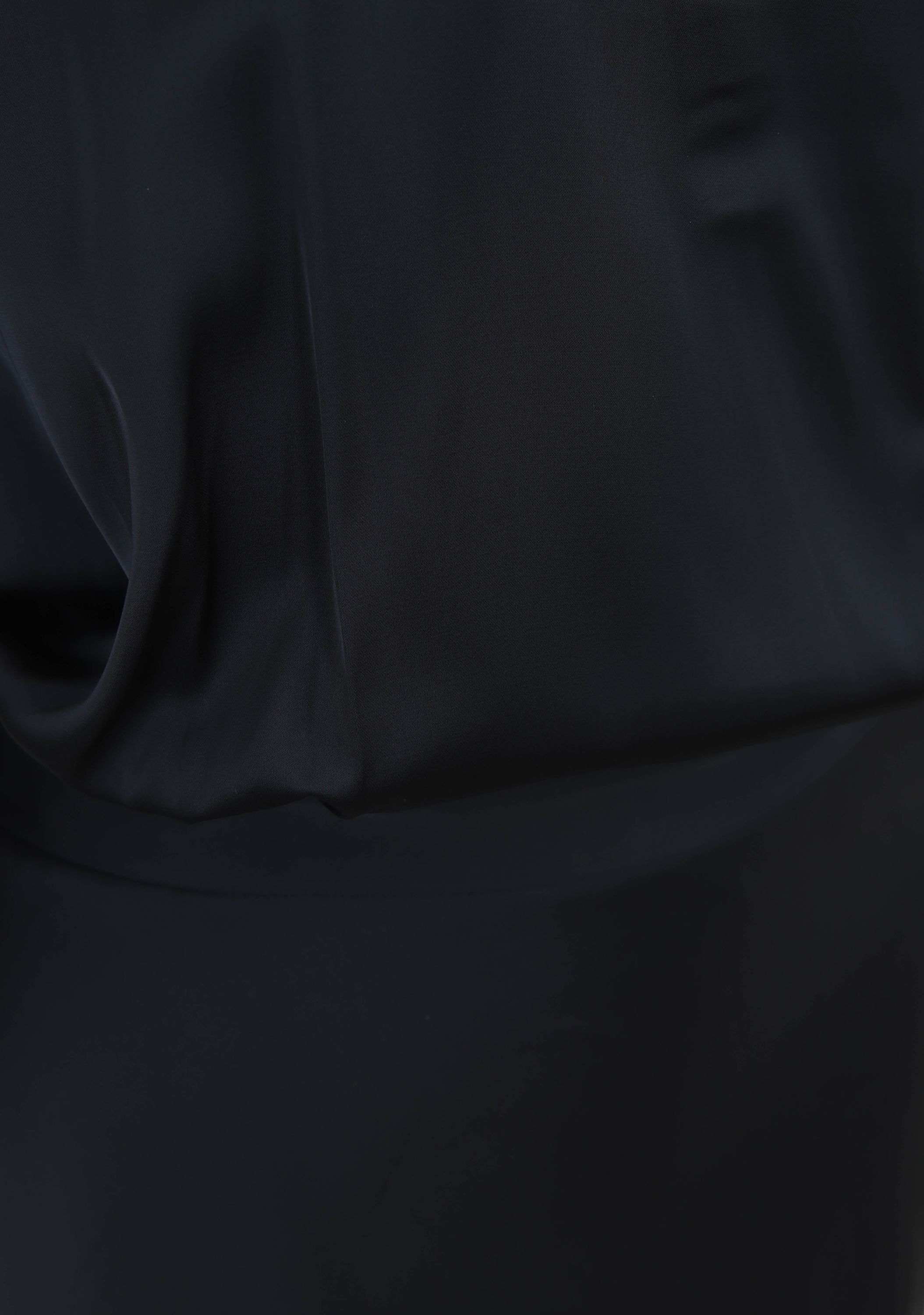 WITH BLACK JURK