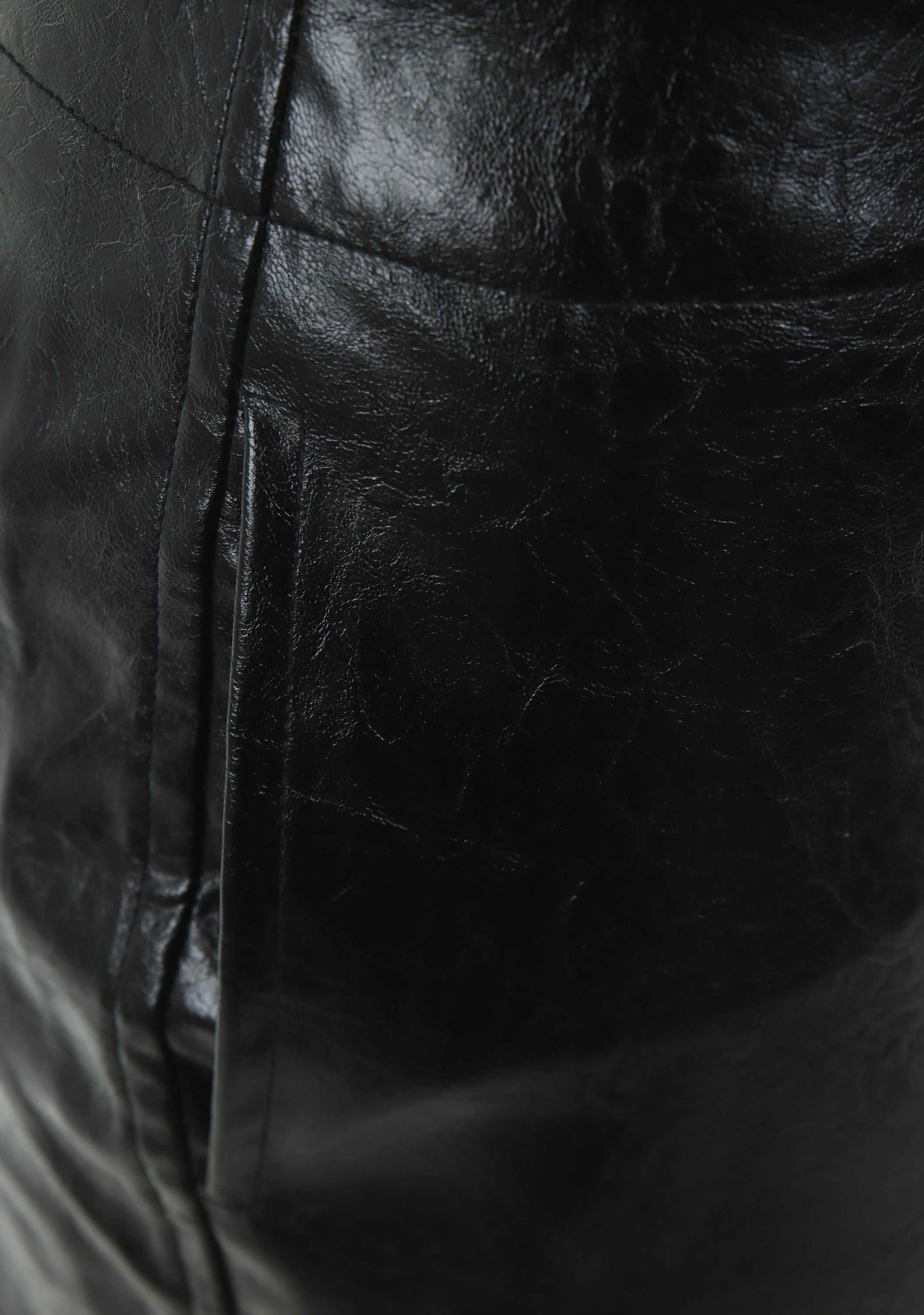 WITH BLACK PANTALON