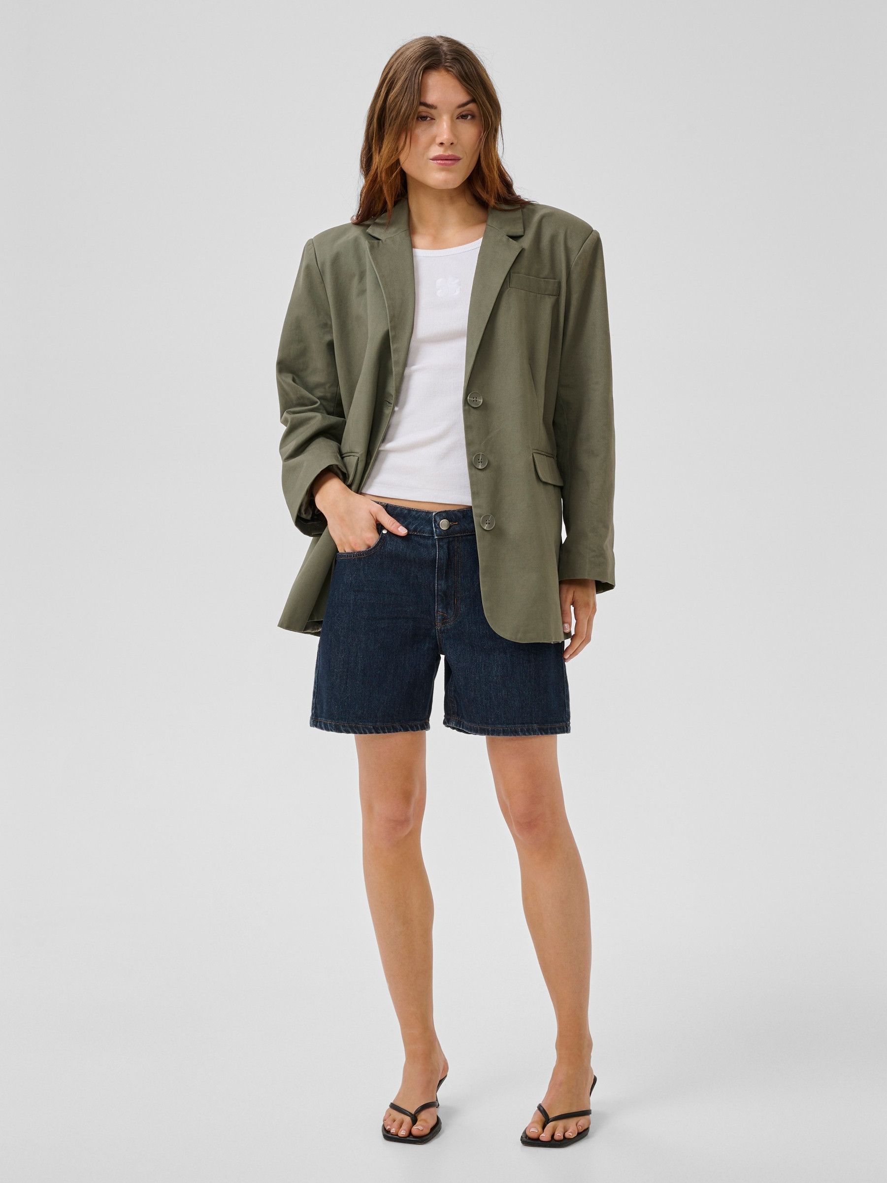 MY ESSENTIAL WARDROBE SHORT