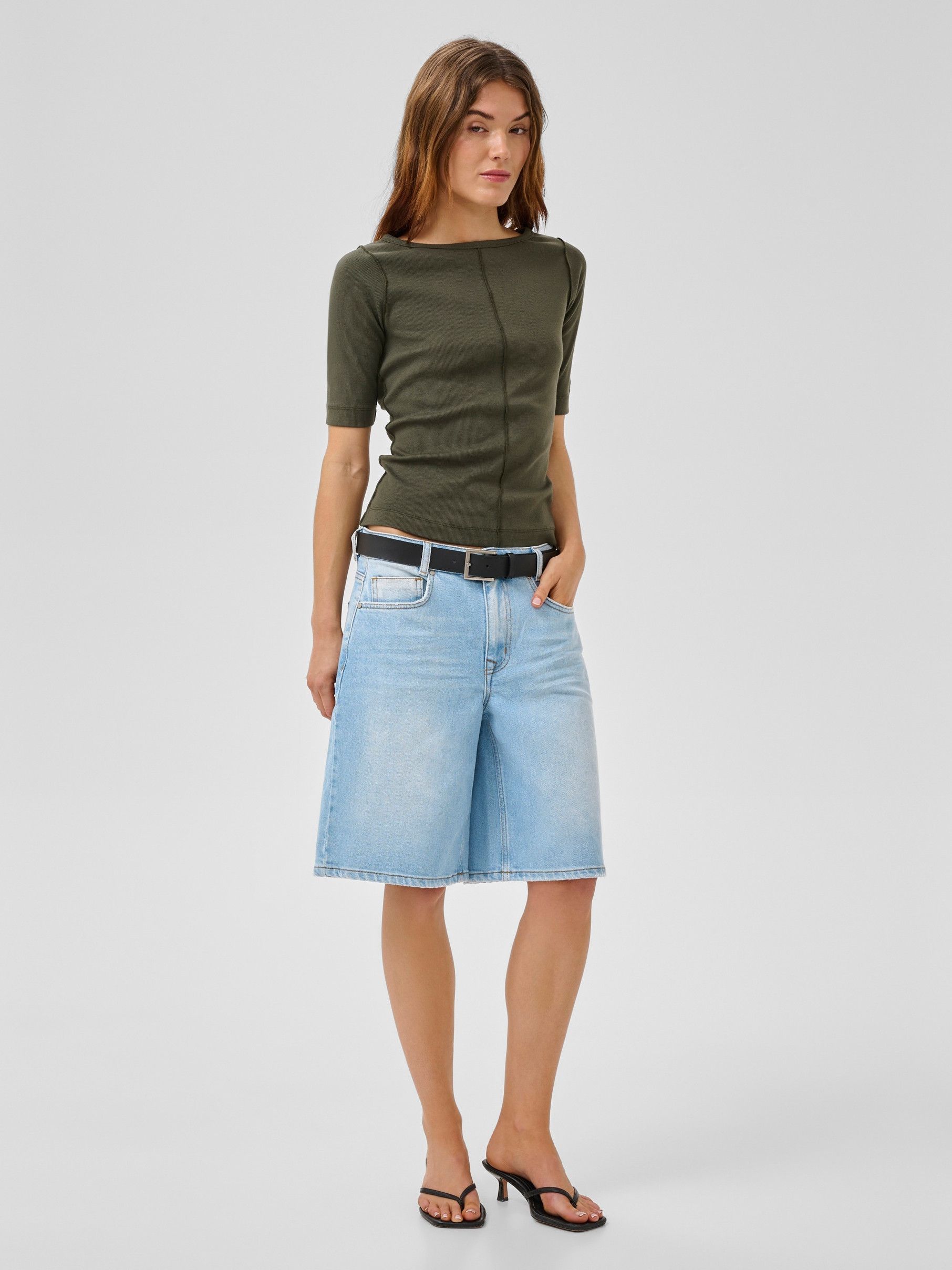 MY ESSENTIAL WARDROBE SHORT