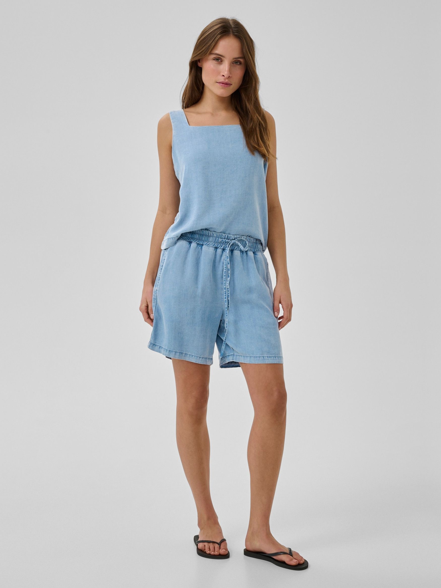 MY ESSENTIAL WARDROBE SHORT