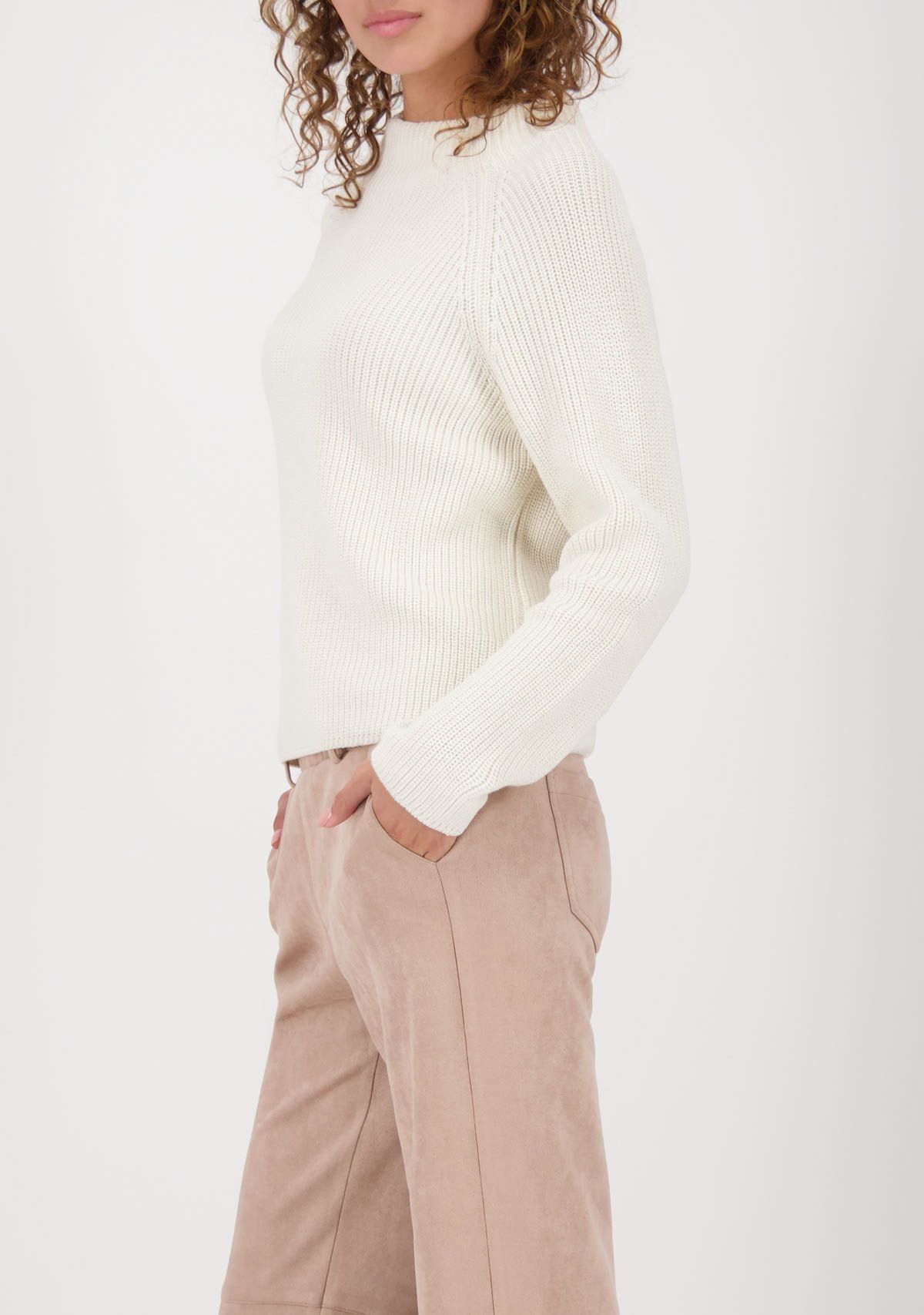 MONARI TRUI MONARI TRUI